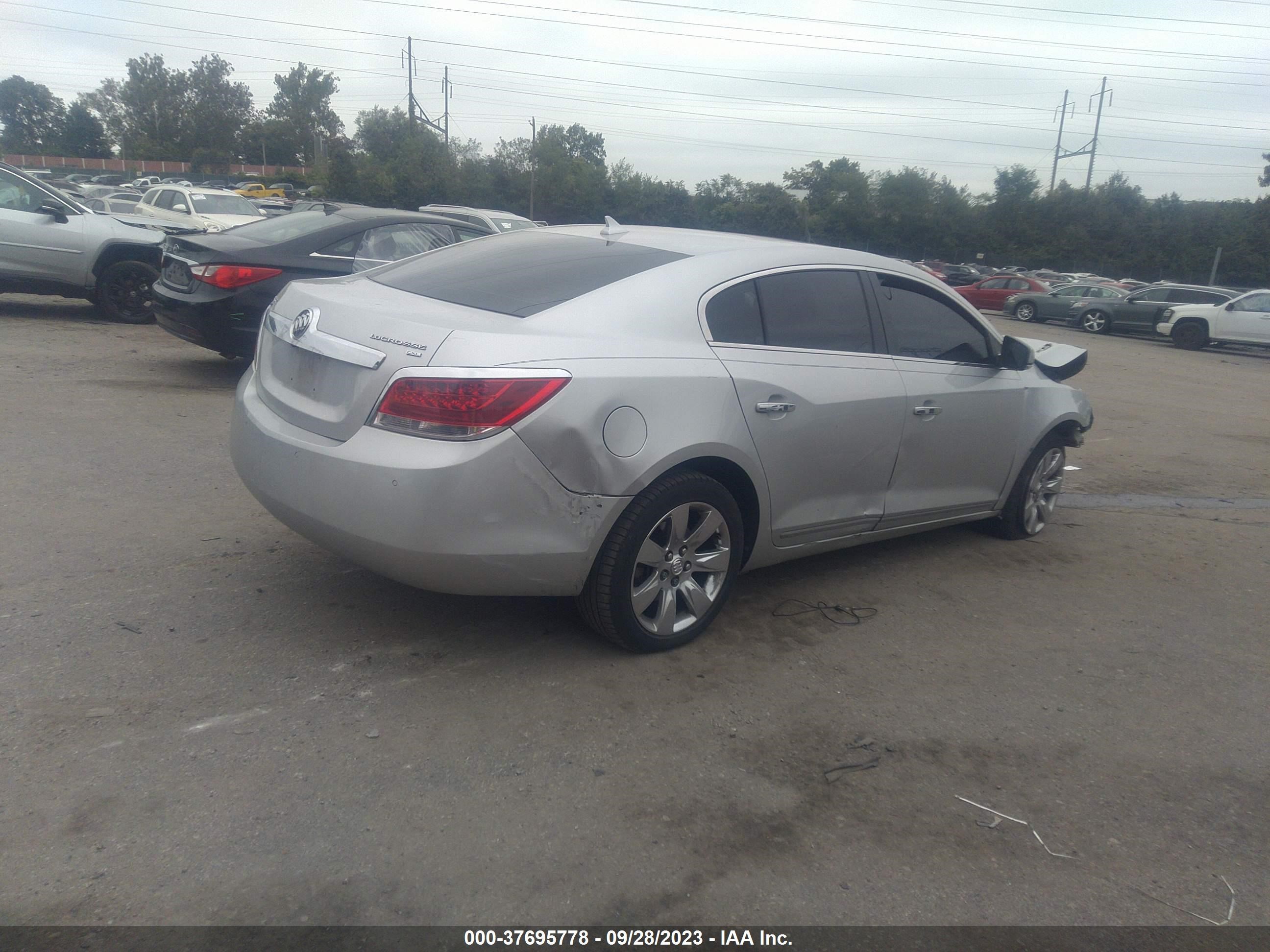 Photo 3 VIN: 1G4GD5ED3BF162549 - BUICK LACROSSE 