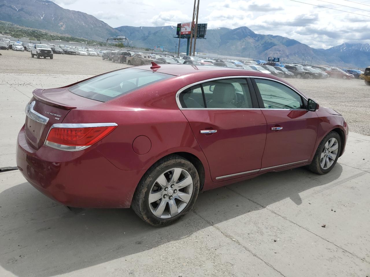 Photo 2 VIN: 1G4GD5ED4BF142133 - BUICK LACROSSE 