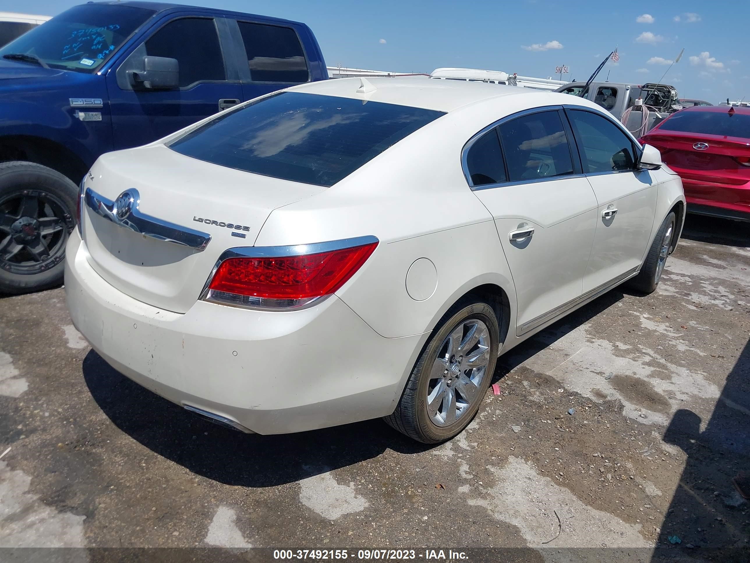 Photo 3 VIN: 1G4GE5ED0BF164711 - BUICK LACROSSE 