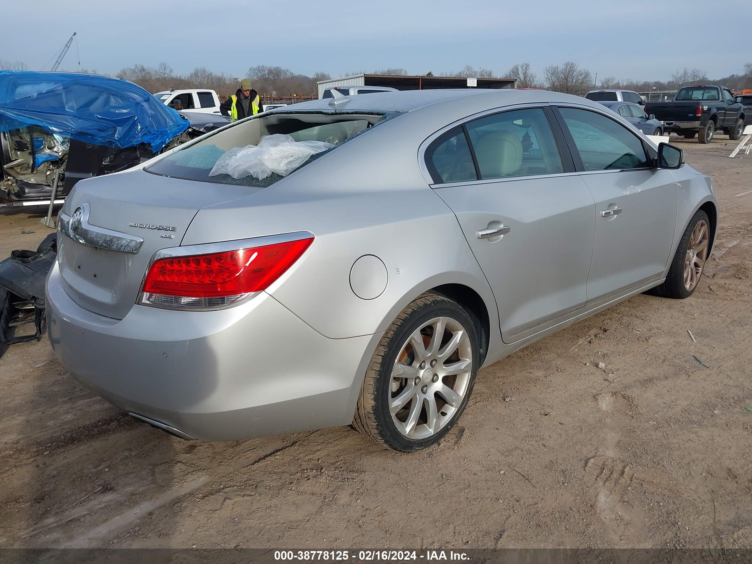 Photo 3 VIN: 1G4GE5ED0BF296495 - BUICK LACROSSE 