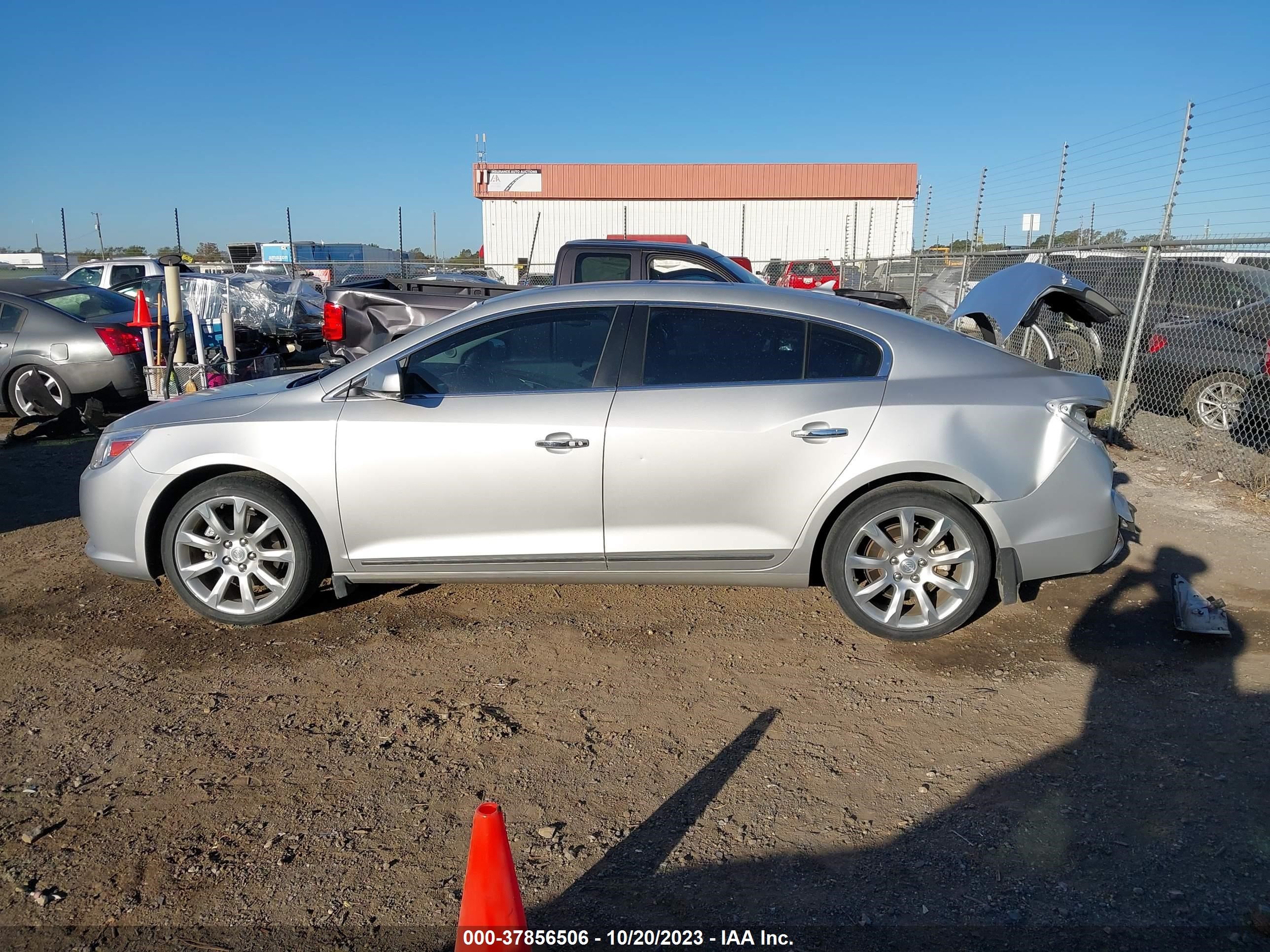 Photo 13 VIN: 1G4GE5ED1BF173904 - BUICK LACROSSE 