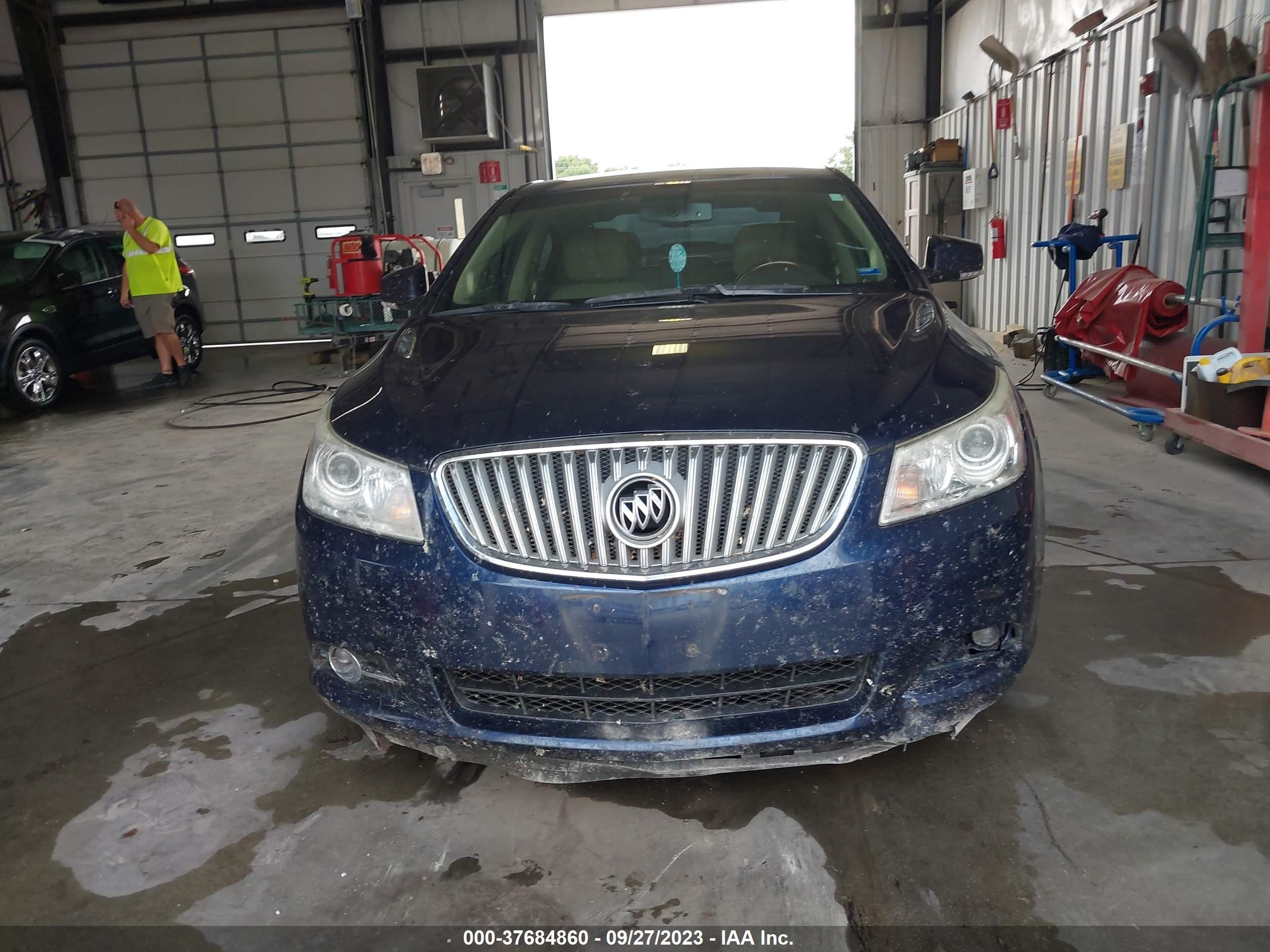 Photo 11 VIN: 1G4GE5ED7BF255880 - BUICK LACROSSE 