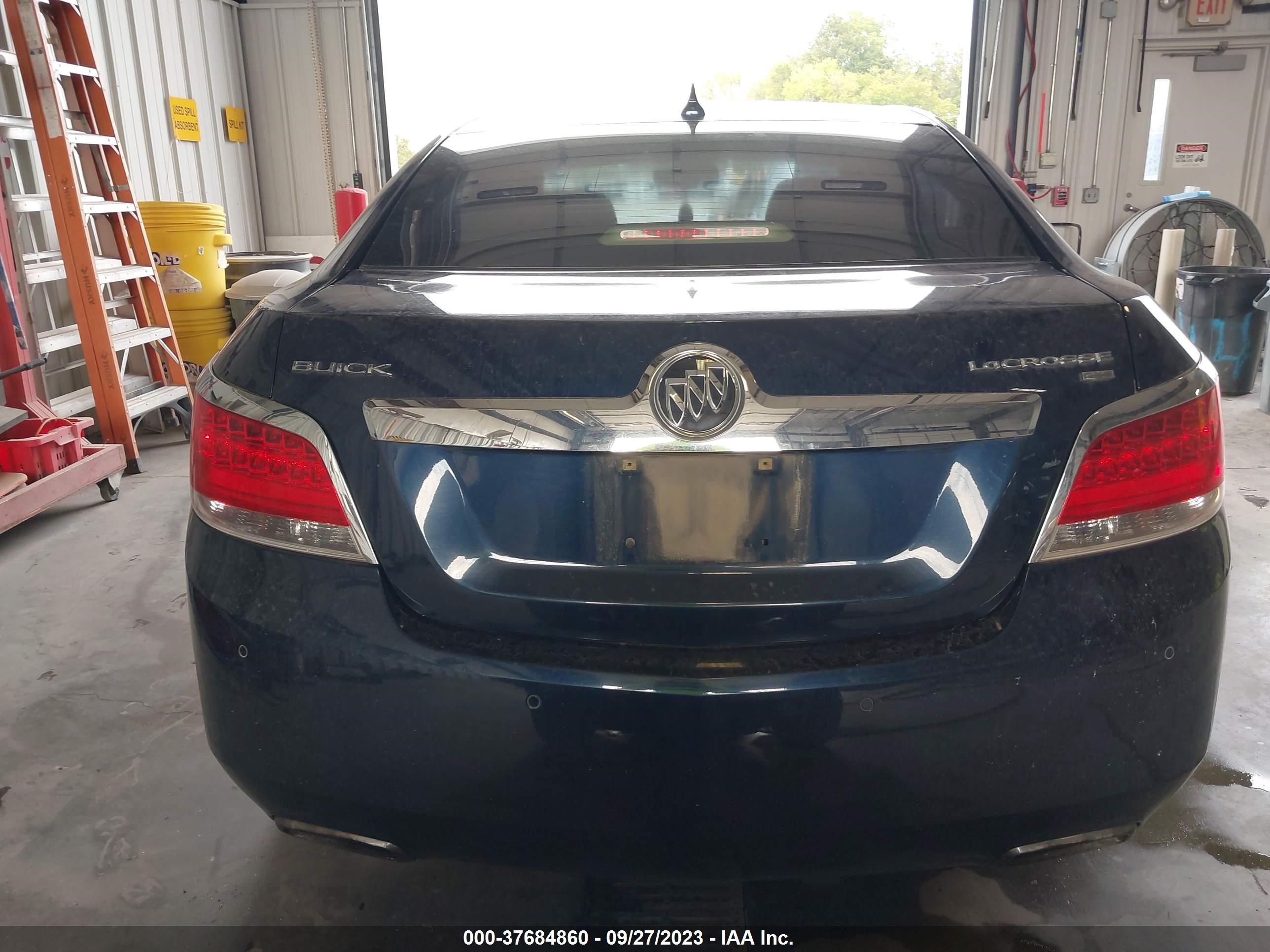 Photo 15 VIN: 1G4GE5ED7BF255880 - BUICK LACROSSE 