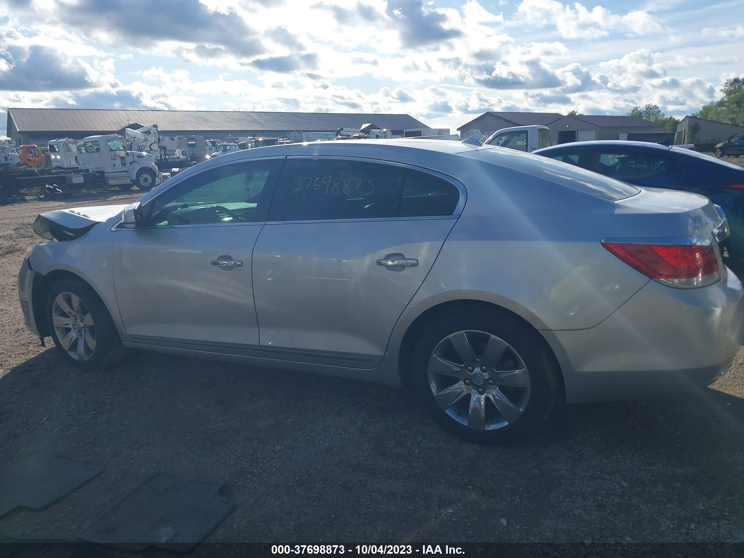 Photo 13 VIN: 1G4GE5GD2BF167784 - BUICK LACROSSE 