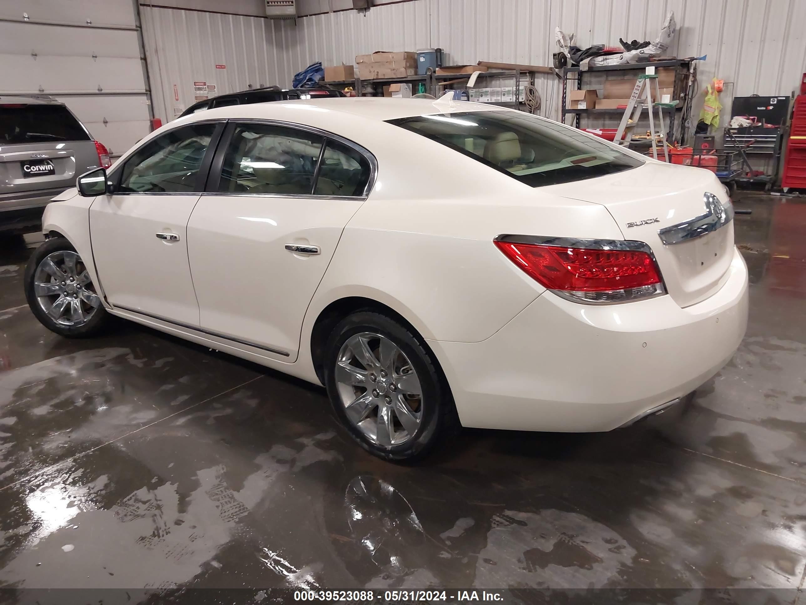 Photo 2 VIN: 1G4GF5E30CF372612 - BUICK LACROSSE 