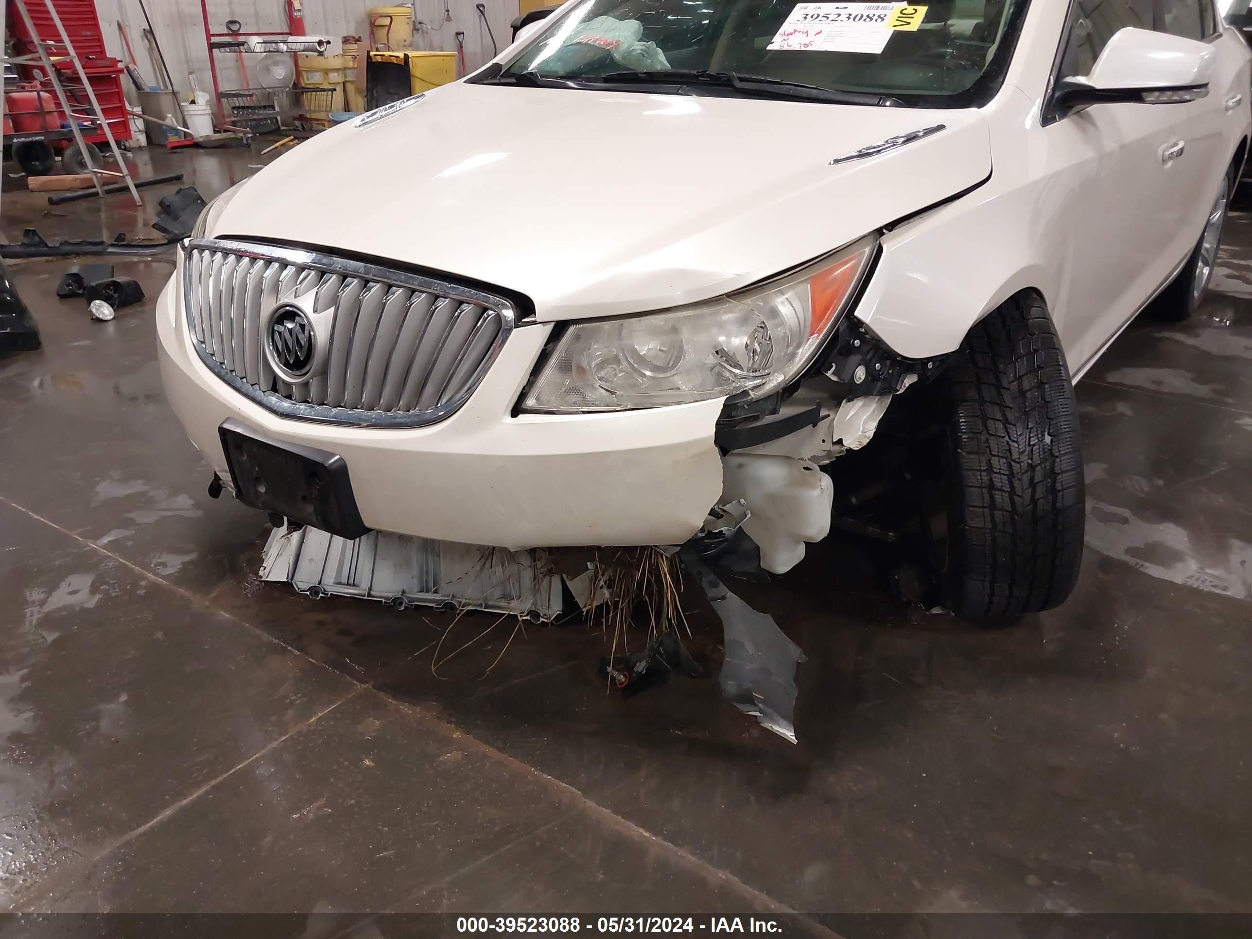 Photo 5 VIN: 1G4GF5E30CF372612 - BUICK LACROSSE 