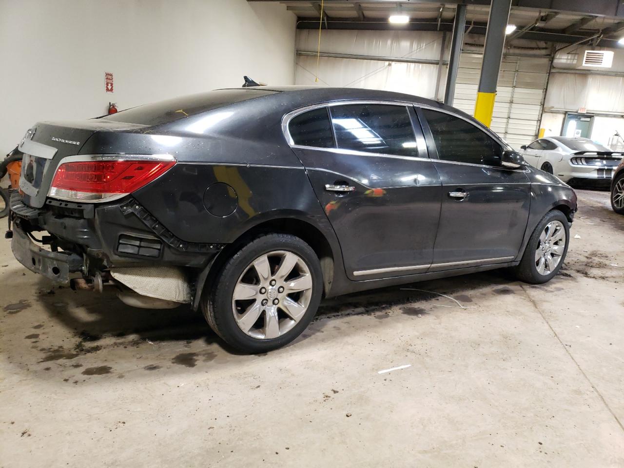 Photo 2 VIN: 1G4GF5E33DF288138 - BUICK LACROSSE 