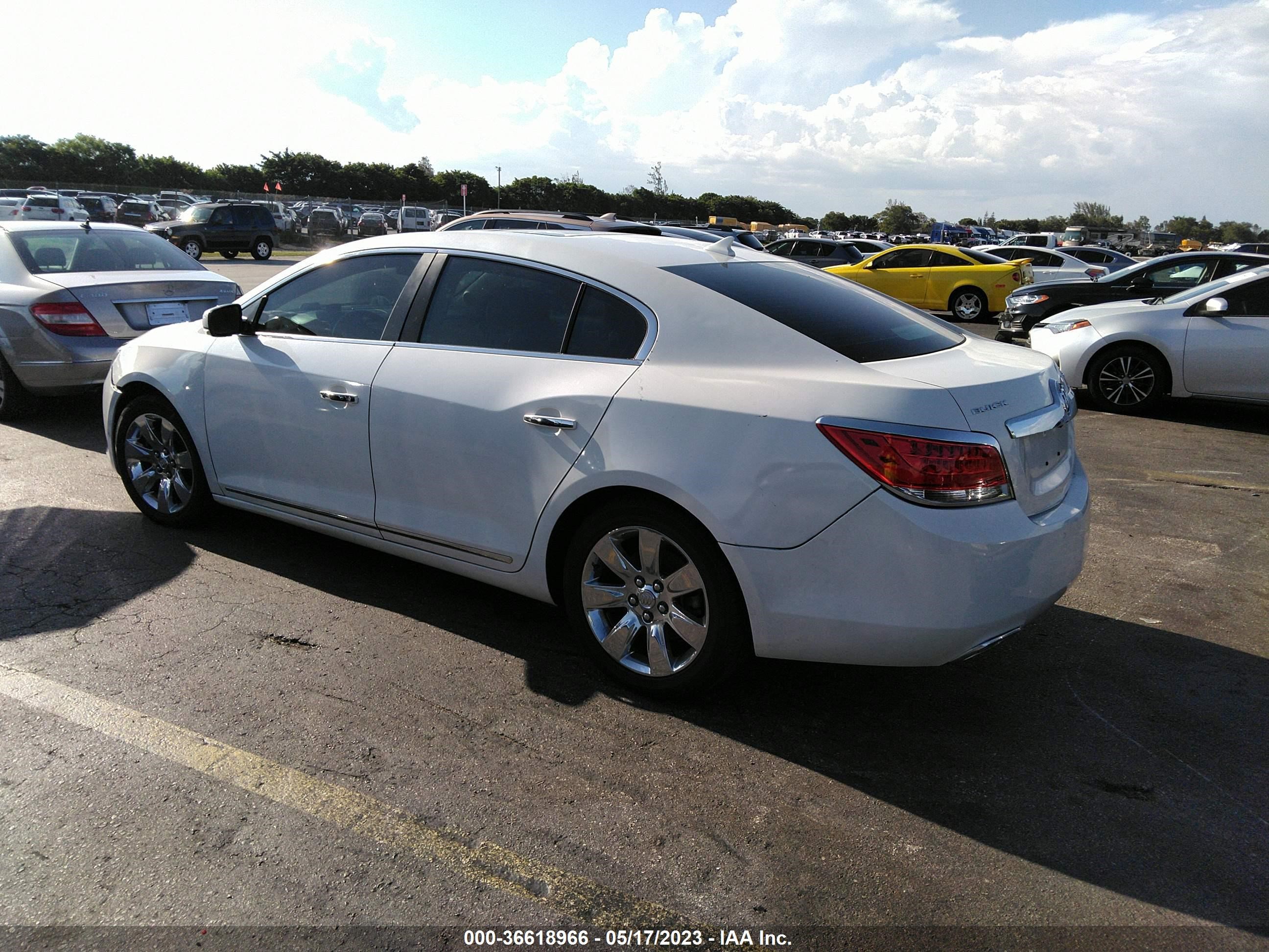 Photo 2 VIN: 1G4GH5E30DF282663 - BUICK LACROSSE 