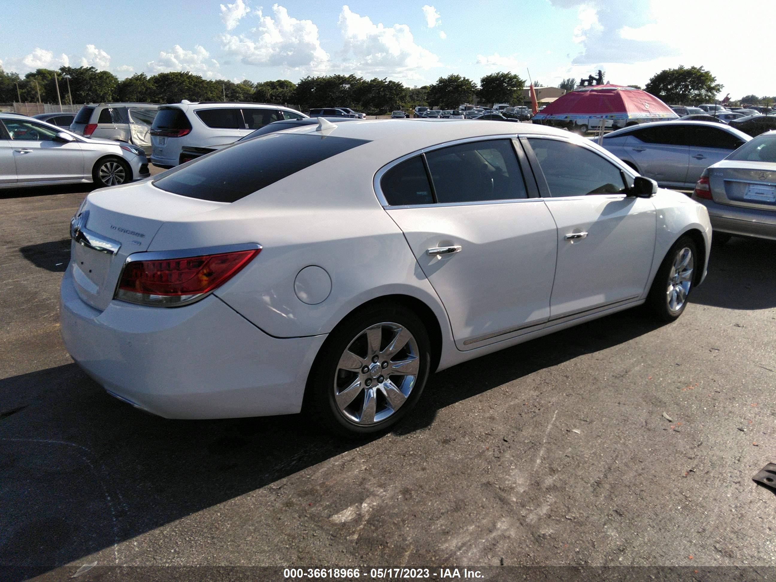 Photo 3 VIN: 1G4GH5E30DF282663 - BUICK LACROSSE 