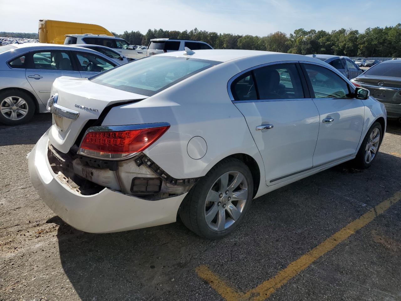 Photo 2 VIN: 1G4GH5E31DF208586 - BUICK LACROSSE 