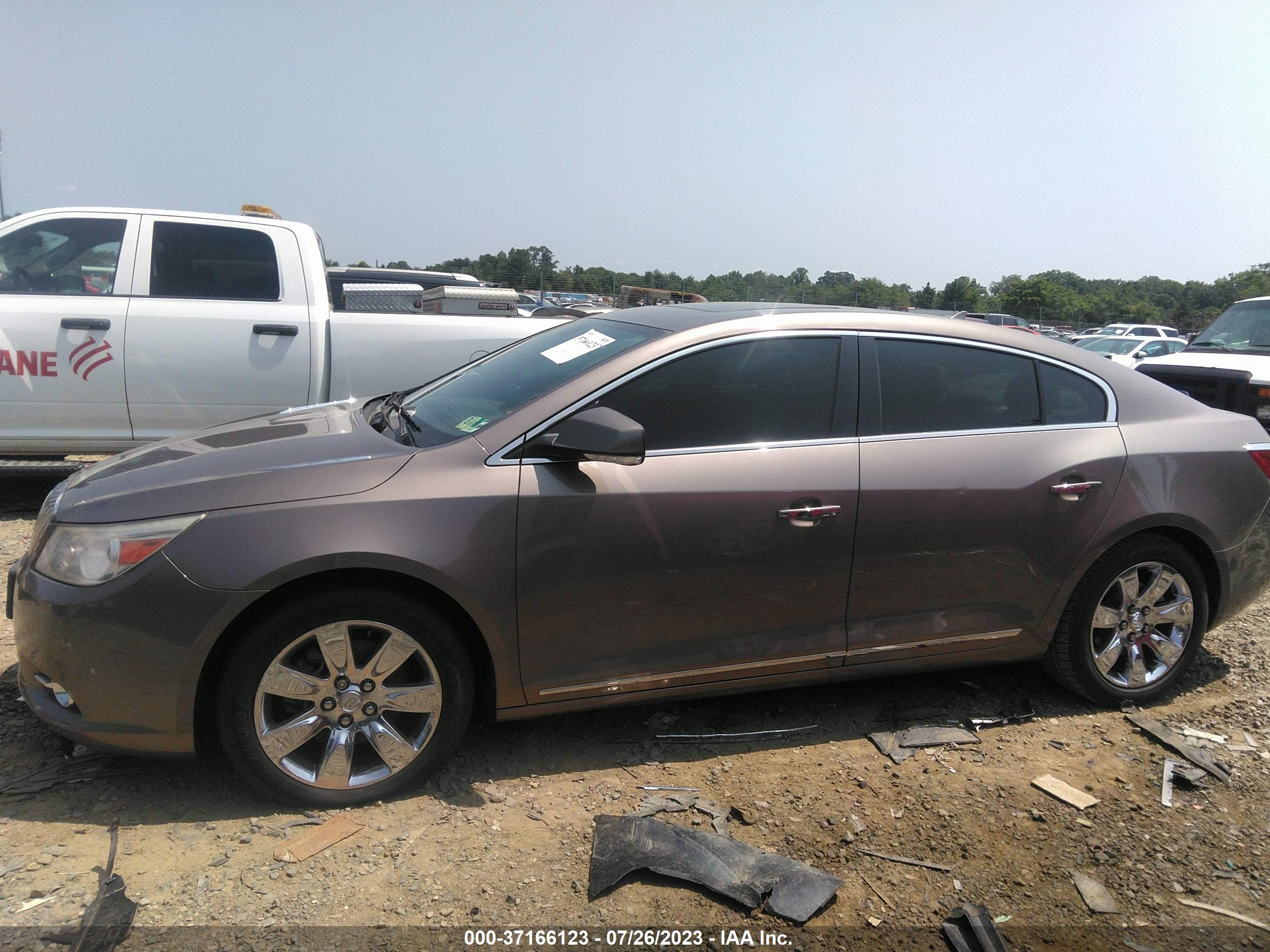 Photo 13 VIN: 1G4GH5G32CF139029 - BUICK LACROSSE 