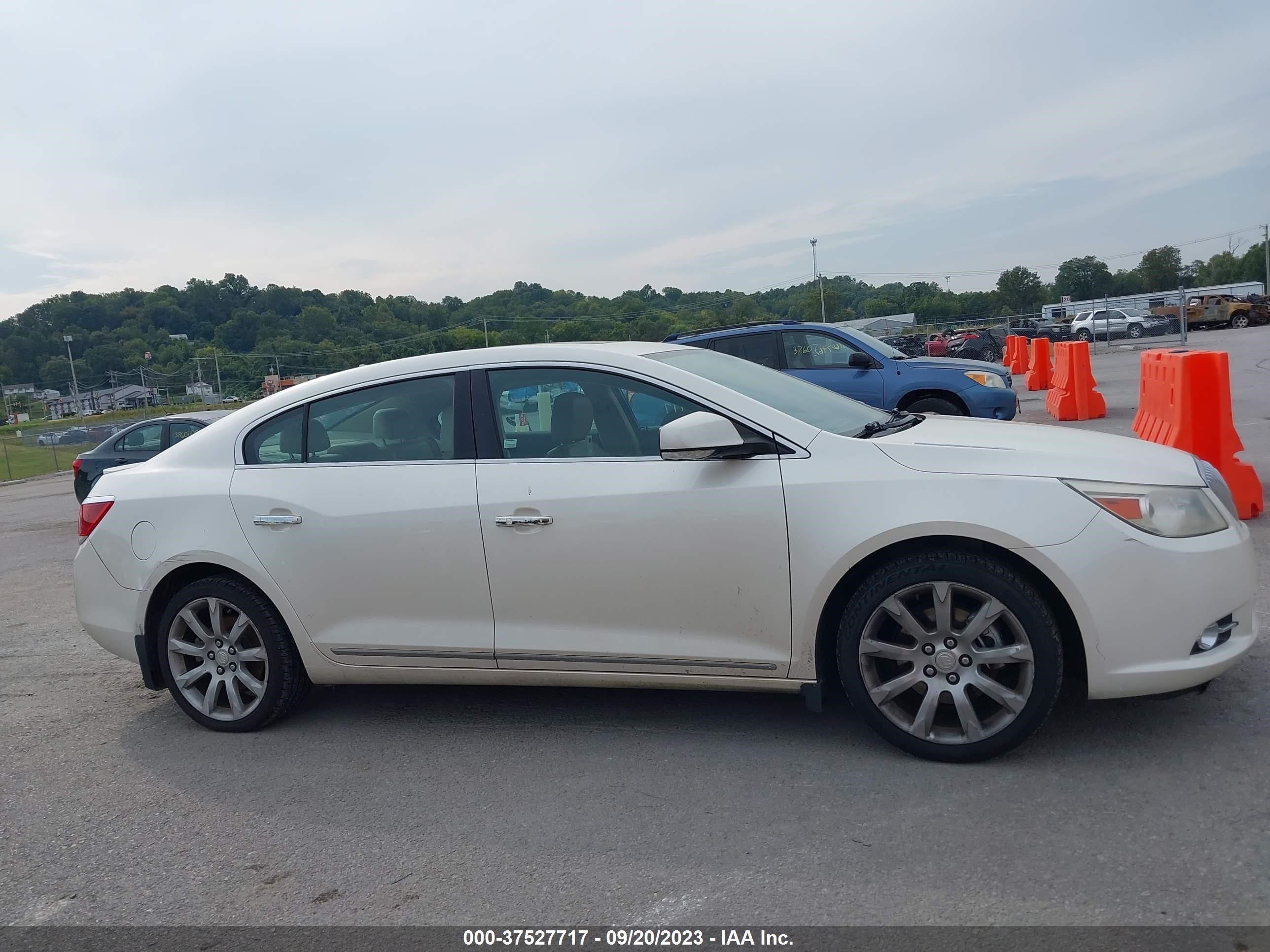 Photo 12 VIN: 1G4GJ5G35CF288703 - BUICK LACROSSE 