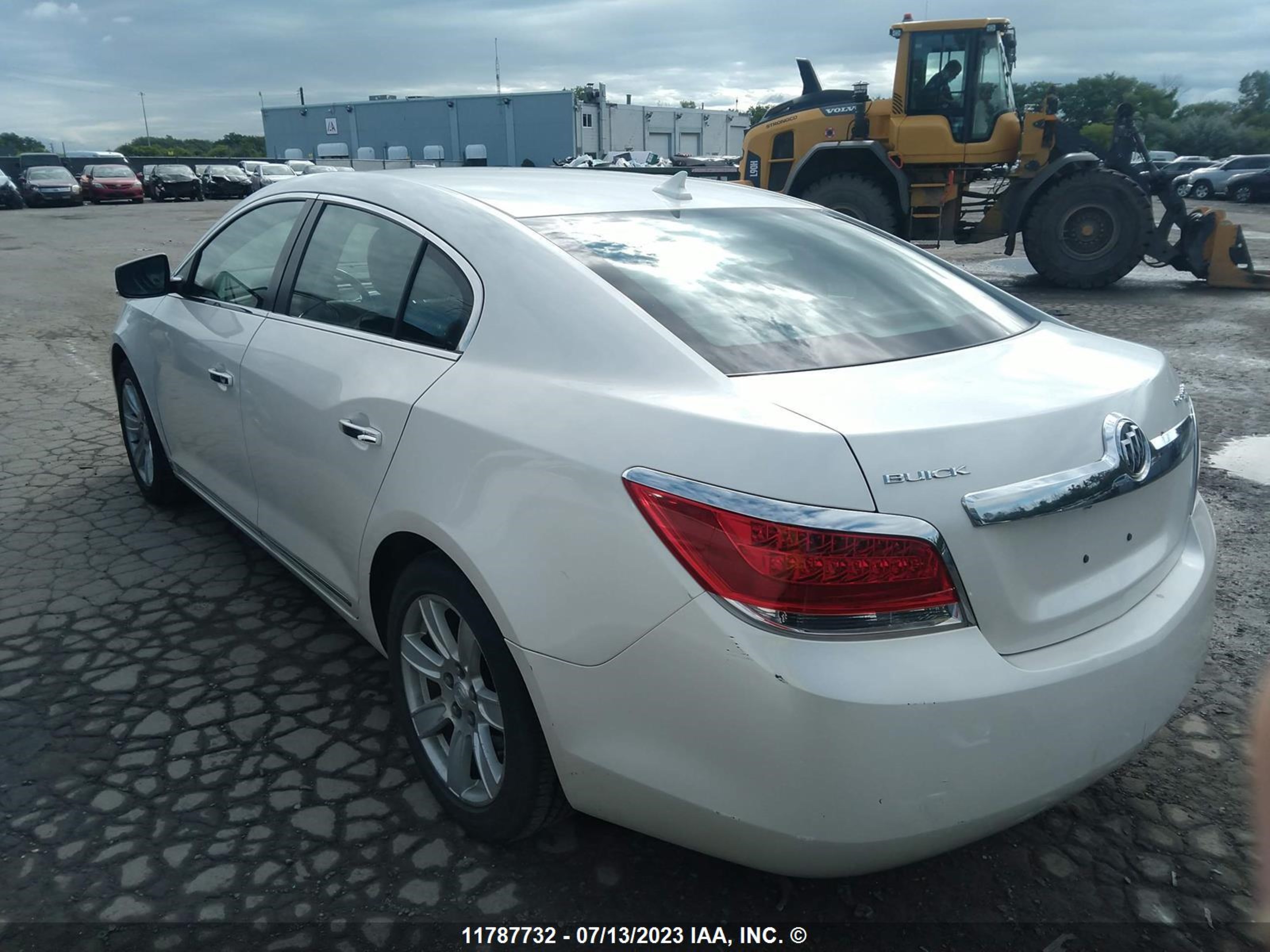 Photo 2 VIN: 1G4GK5EG0AF125442 - BUICK LACROSSE 