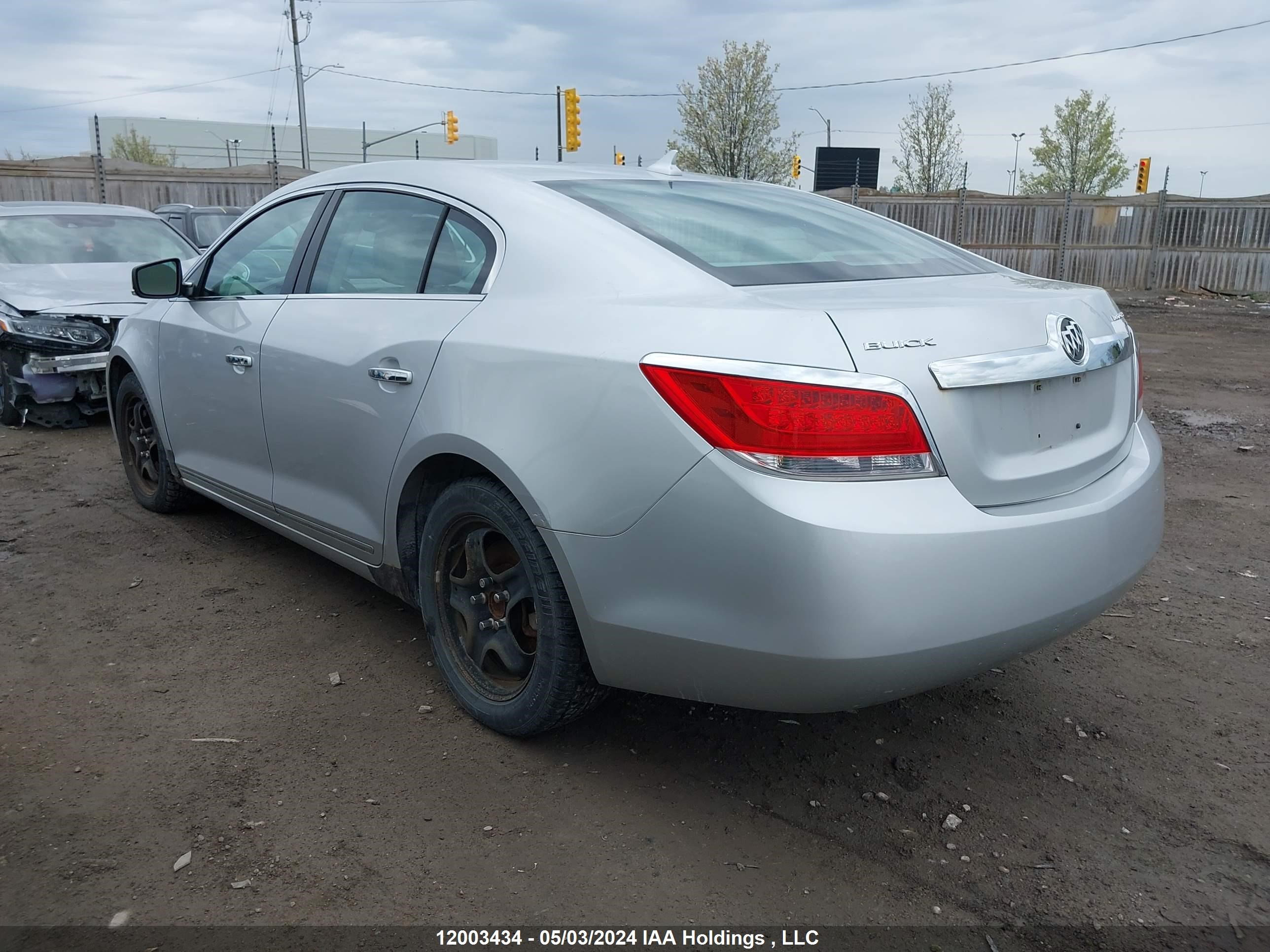 Photo 2 VIN: 1G4GK5EG4AF279684 - BUICK LACROSSE 