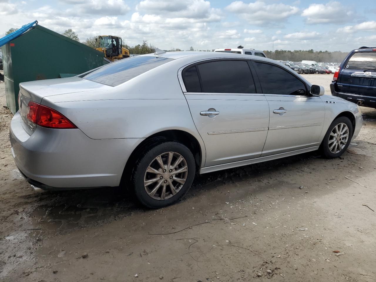 Photo 2 VIN: 1G4HC5EM2AU117653 - BUICK LUCERNE 