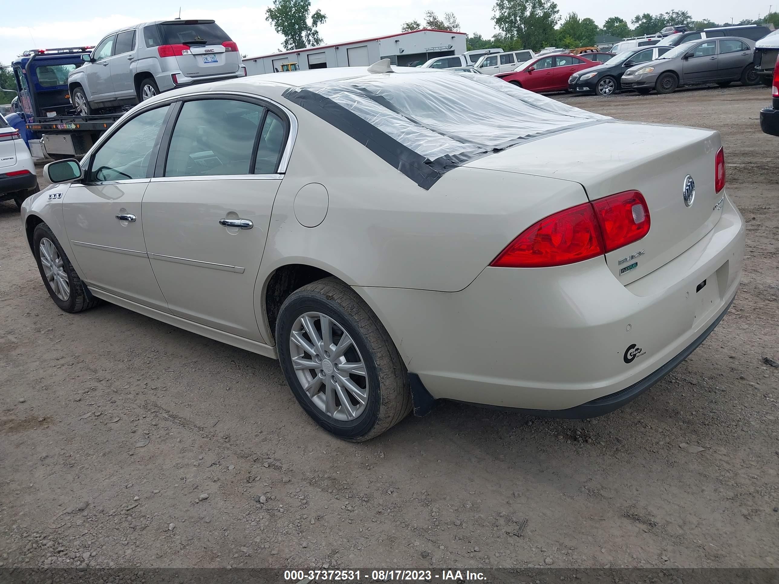 Photo 2 VIN: 1G4HC5EM2BU134714 - BUICK LUCERNE 