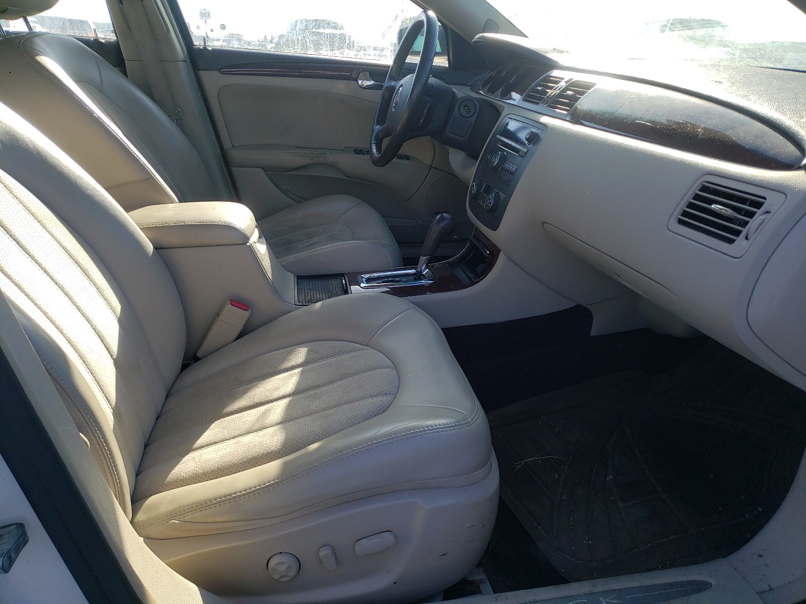 Photo 4 VIN: 1G4HC5EM3AU113174 - BUICK LUCERNE CX 