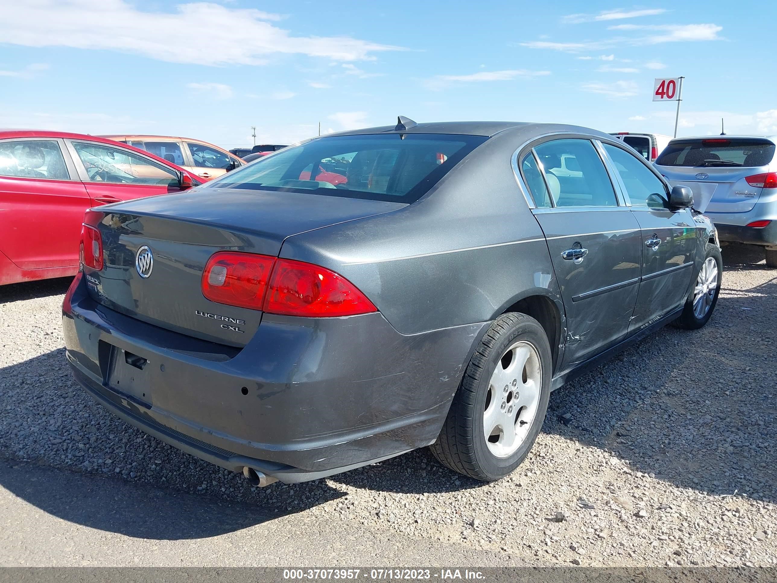 Photo 3 VIN: 1G4HC5EM3BU152400 - BUICK LUCERNE 