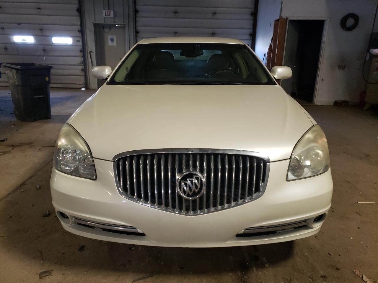 Photo 4 VIN: 1G4HC5EM4AU129271 - BUICK LUCERNE 