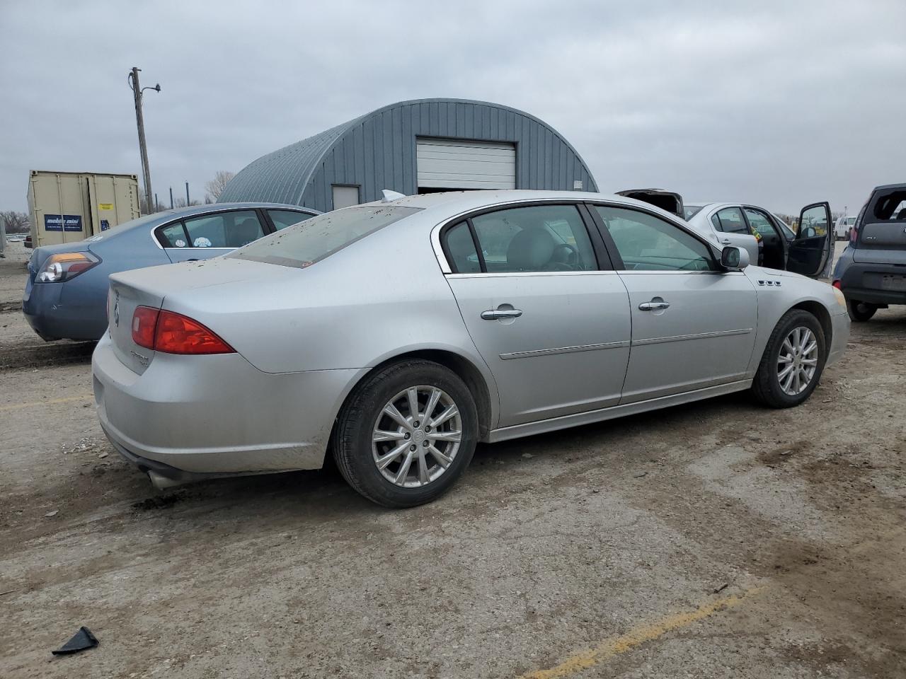 Photo 2 VIN: 1G4HC5EM4BU147447 - BUICK LUCERNE 