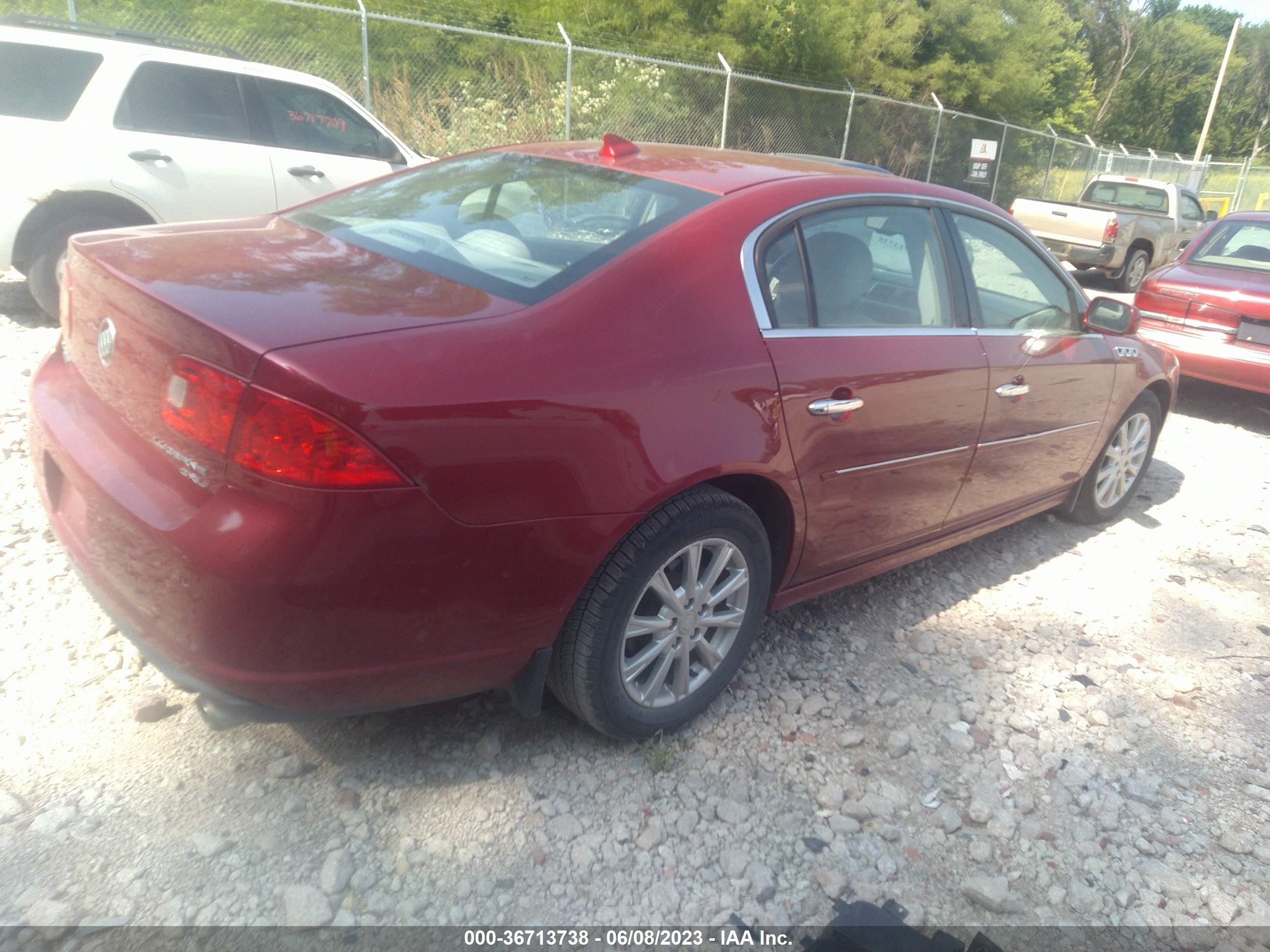 Photo 3 VIN: 1G4HC5EM6BU131105 - BUICK LUCERNE 