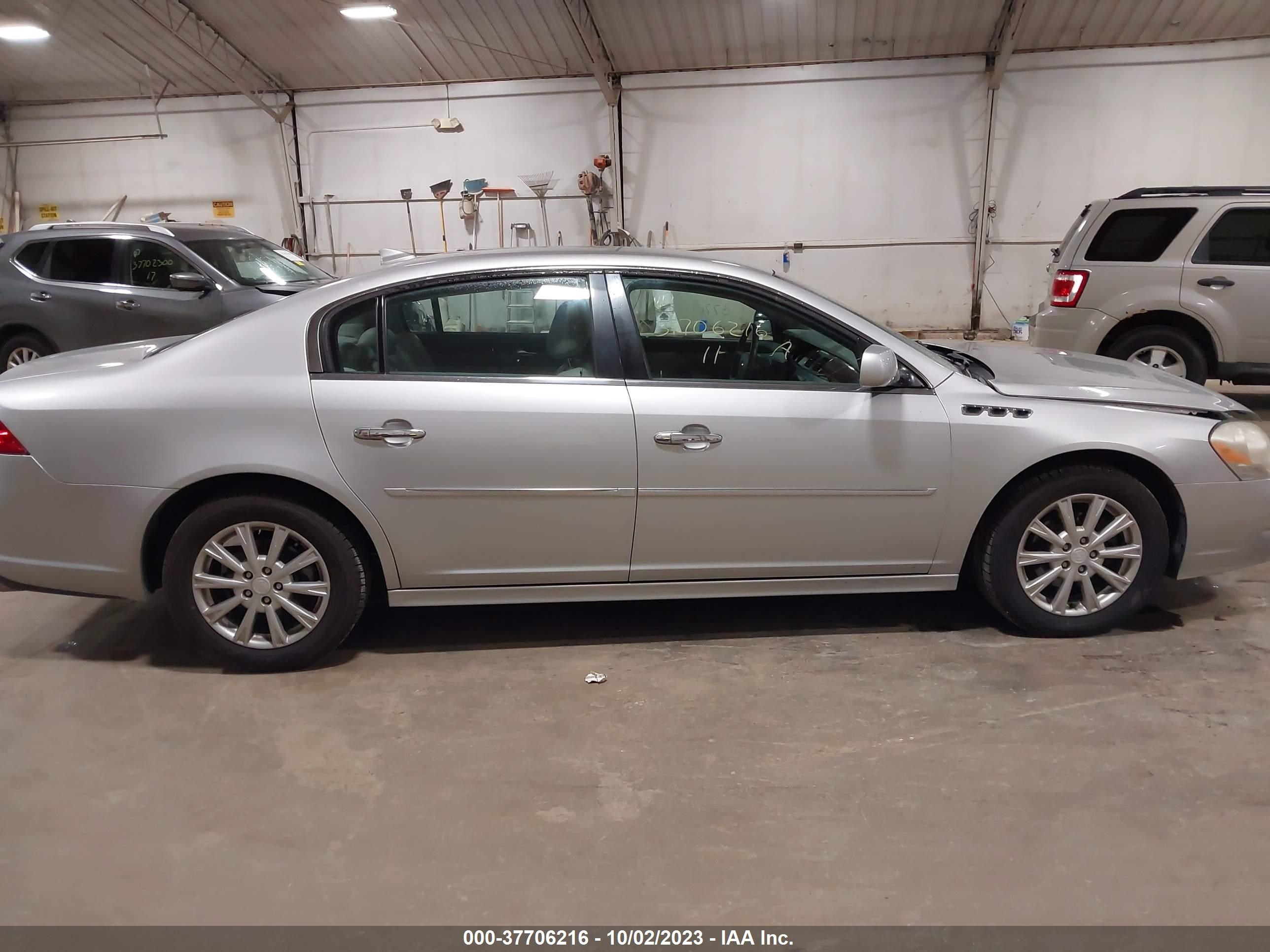 Photo 12 VIN: 1G4HC5EM6BU152701 - BUICK LUCERNE 