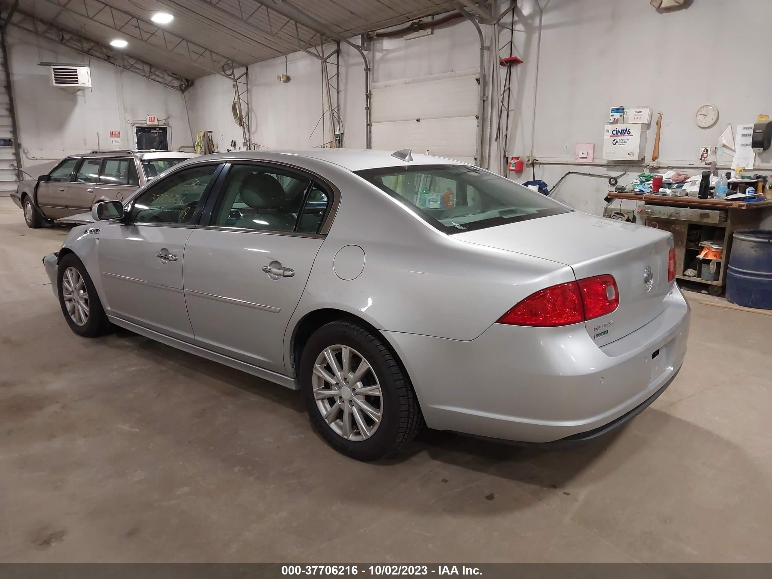 Photo 2 VIN: 1G4HC5EM6BU152701 - BUICK LUCERNE 