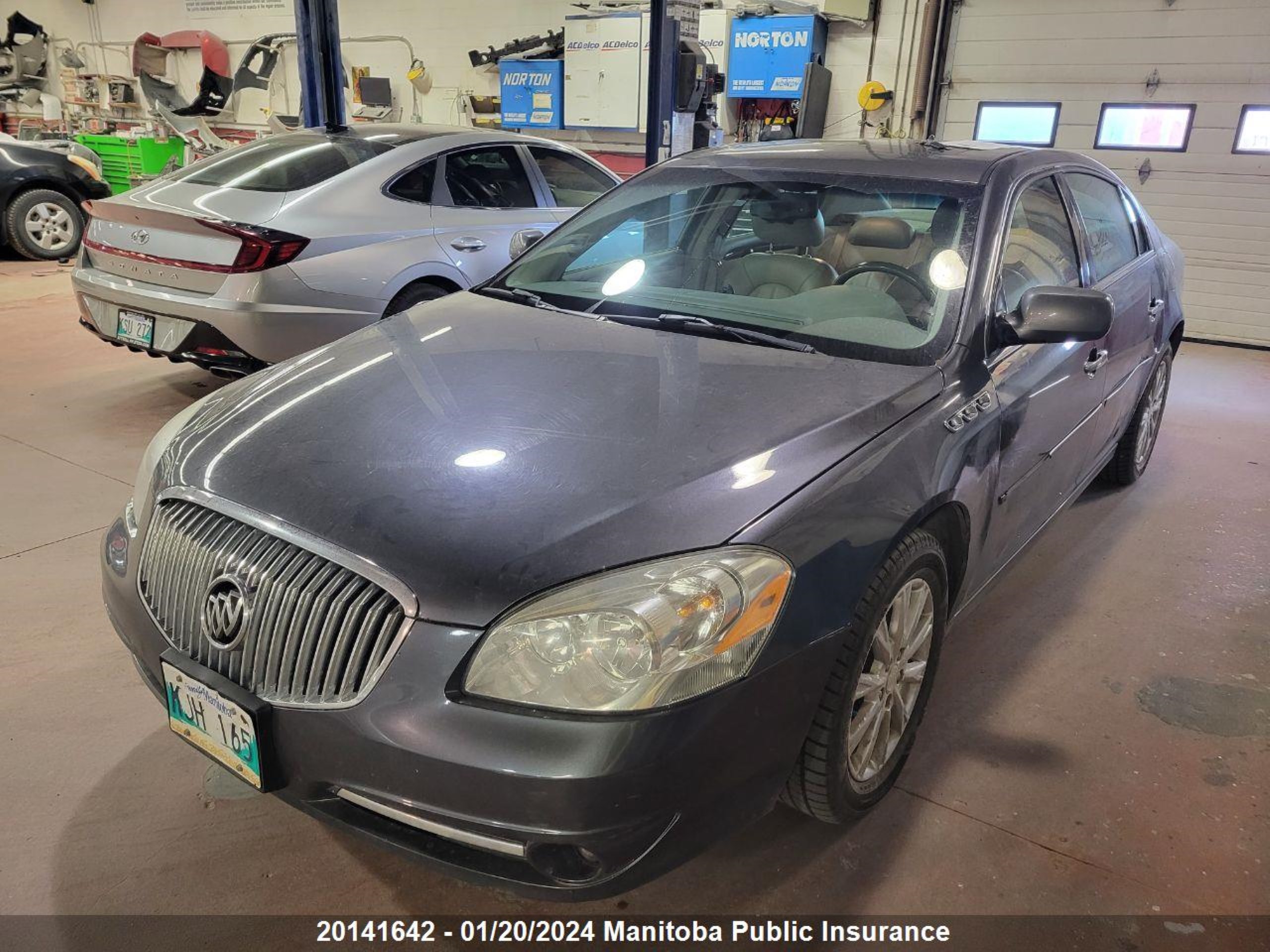 Photo 6 VIN: 1G4HC5EM7AU126266 - BUICK LUCERNE 