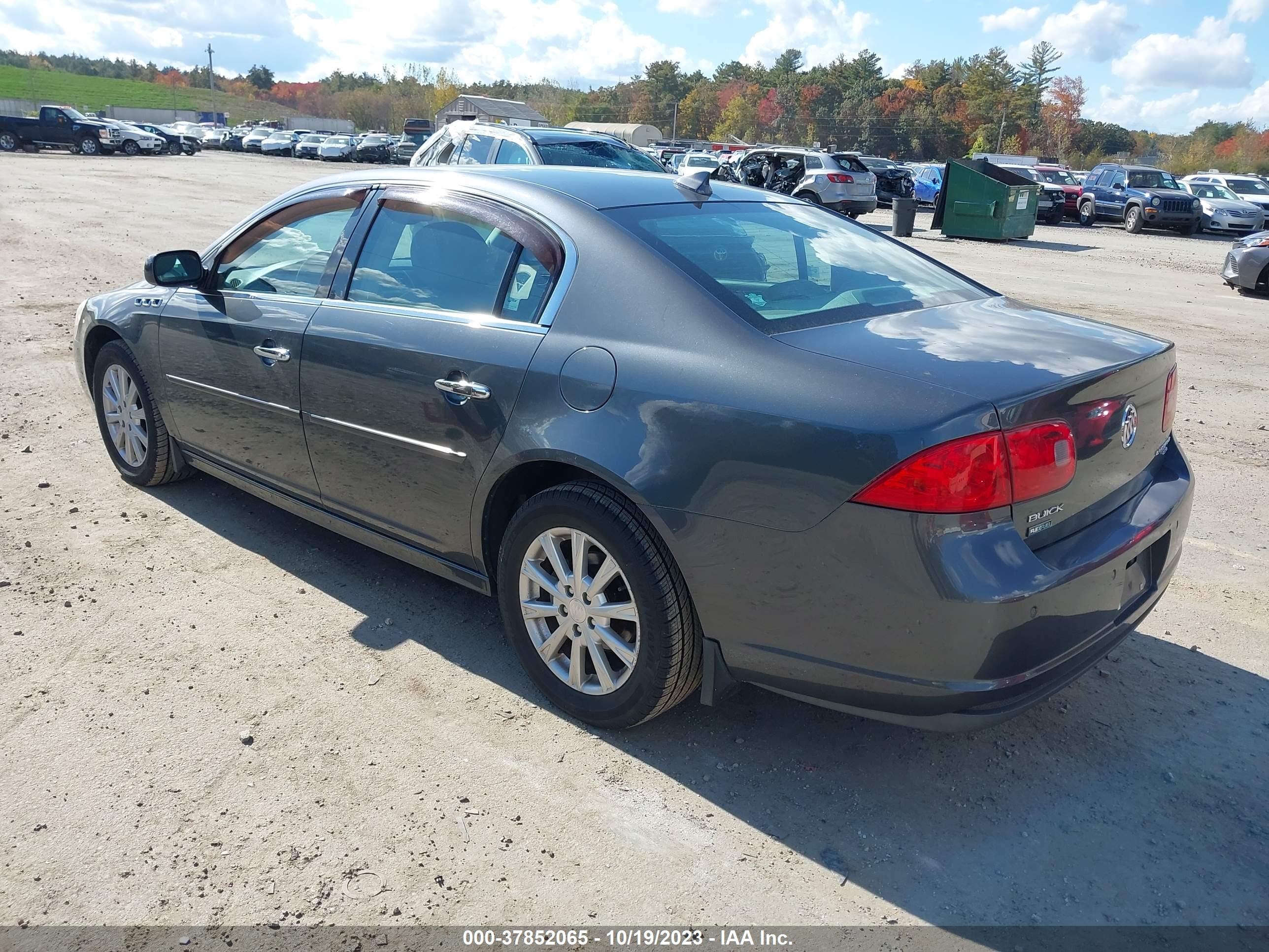 Photo 2 VIN: 1G4HC5EMXBU145783 - BUICK LUCERNE 