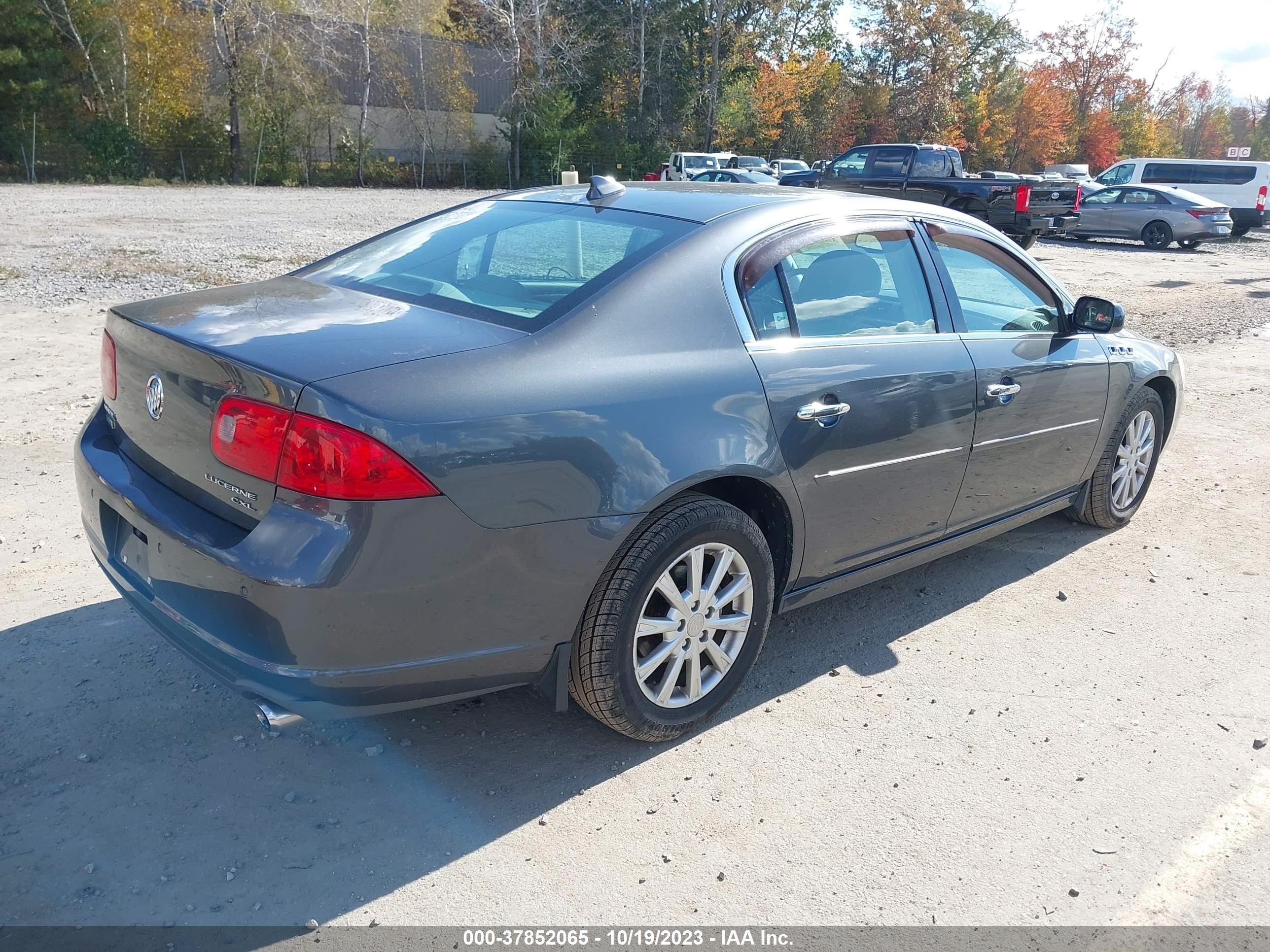 Photo 3 VIN: 1G4HC5EMXBU145783 - BUICK LUCERNE 