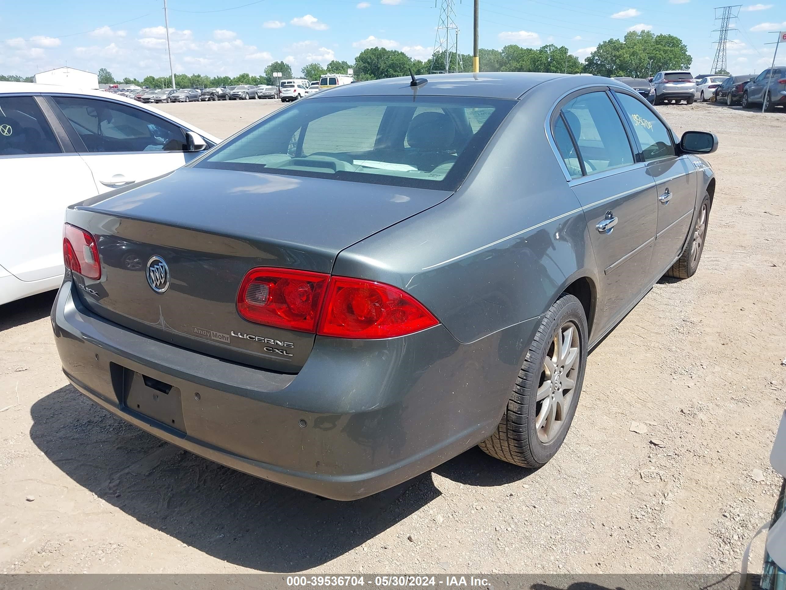 Photo 3 VIN: 1G4HD57228U132169 - BUICK LUCERNE 