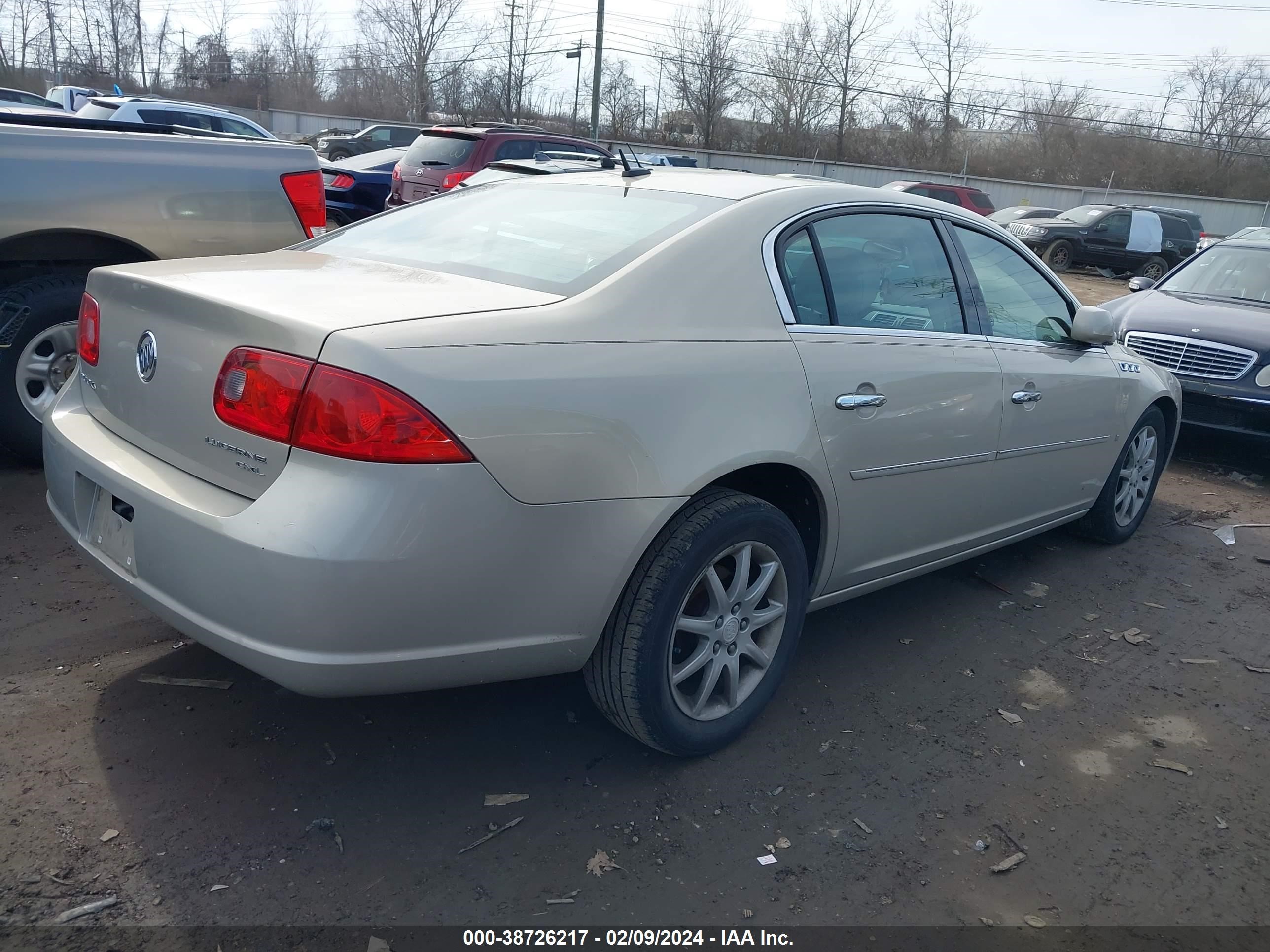 Photo 3 VIN: 1G4HD57248U165299 - BUICK LUCERNE 