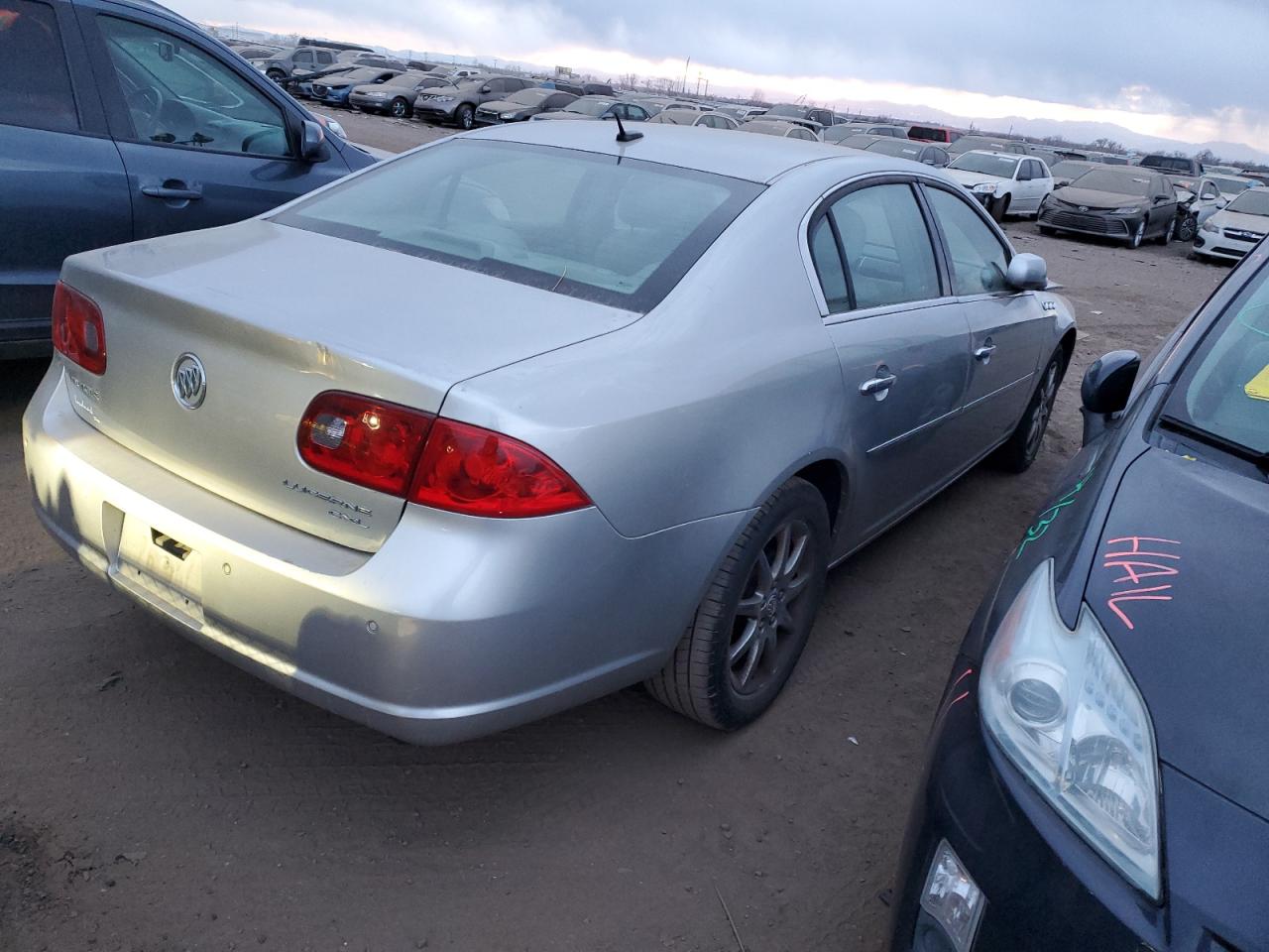 Photo 2 VIN: 1G4HD57257U139471 - BUICK LUCERNE 