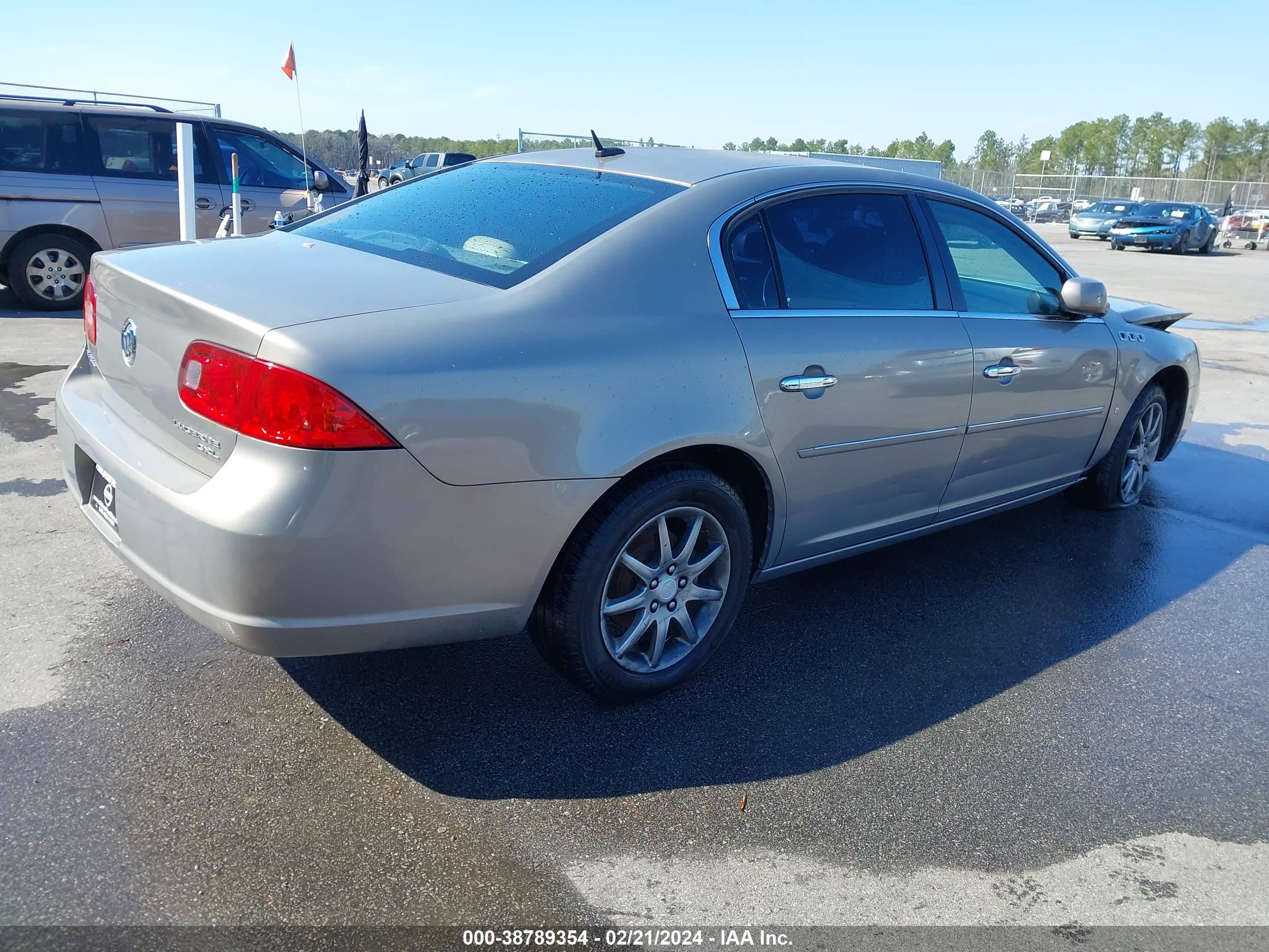 Photo 3 VIN: 1G4HD572X7U138087 - BUICK LUCERNE 