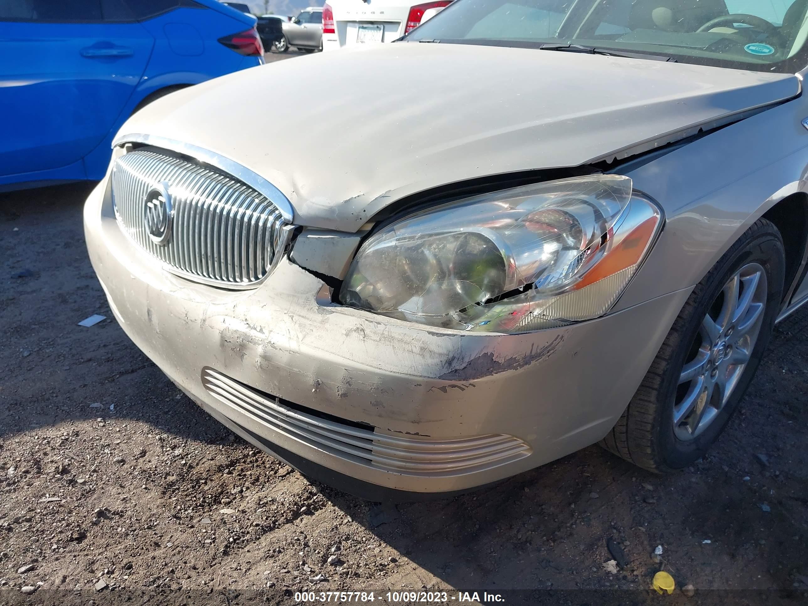 Photo 5 VIN: 1G4HD572X8U137538 - BUICK LUCERNE 