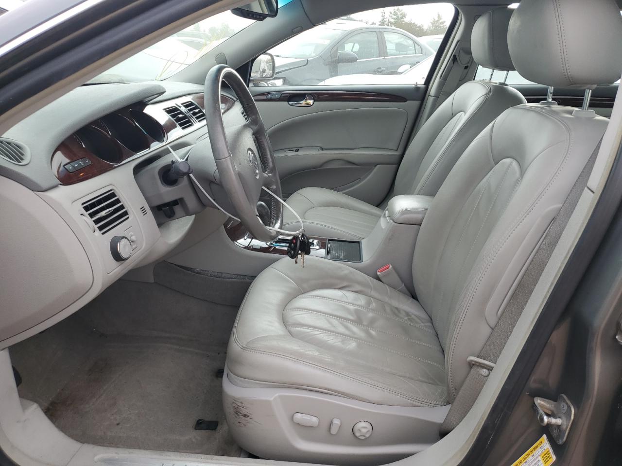 Photo 6 VIN: 1G4HD572X8U143923 - BUICK LUCERNE 