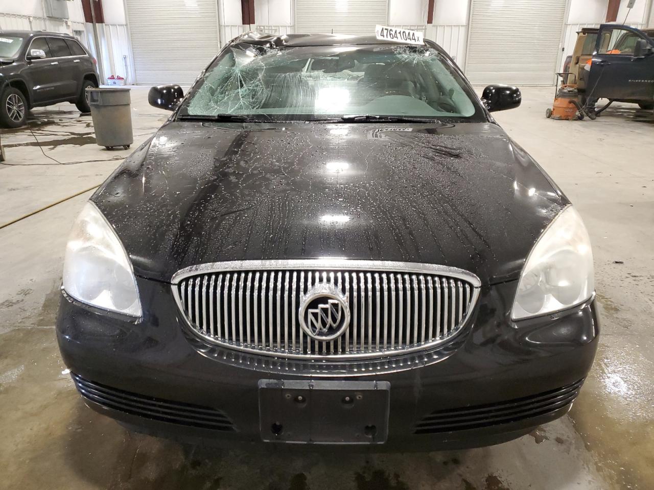 Photo 4 VIN: 1G4HD572X8U160477 - BUICK LUCERNE 