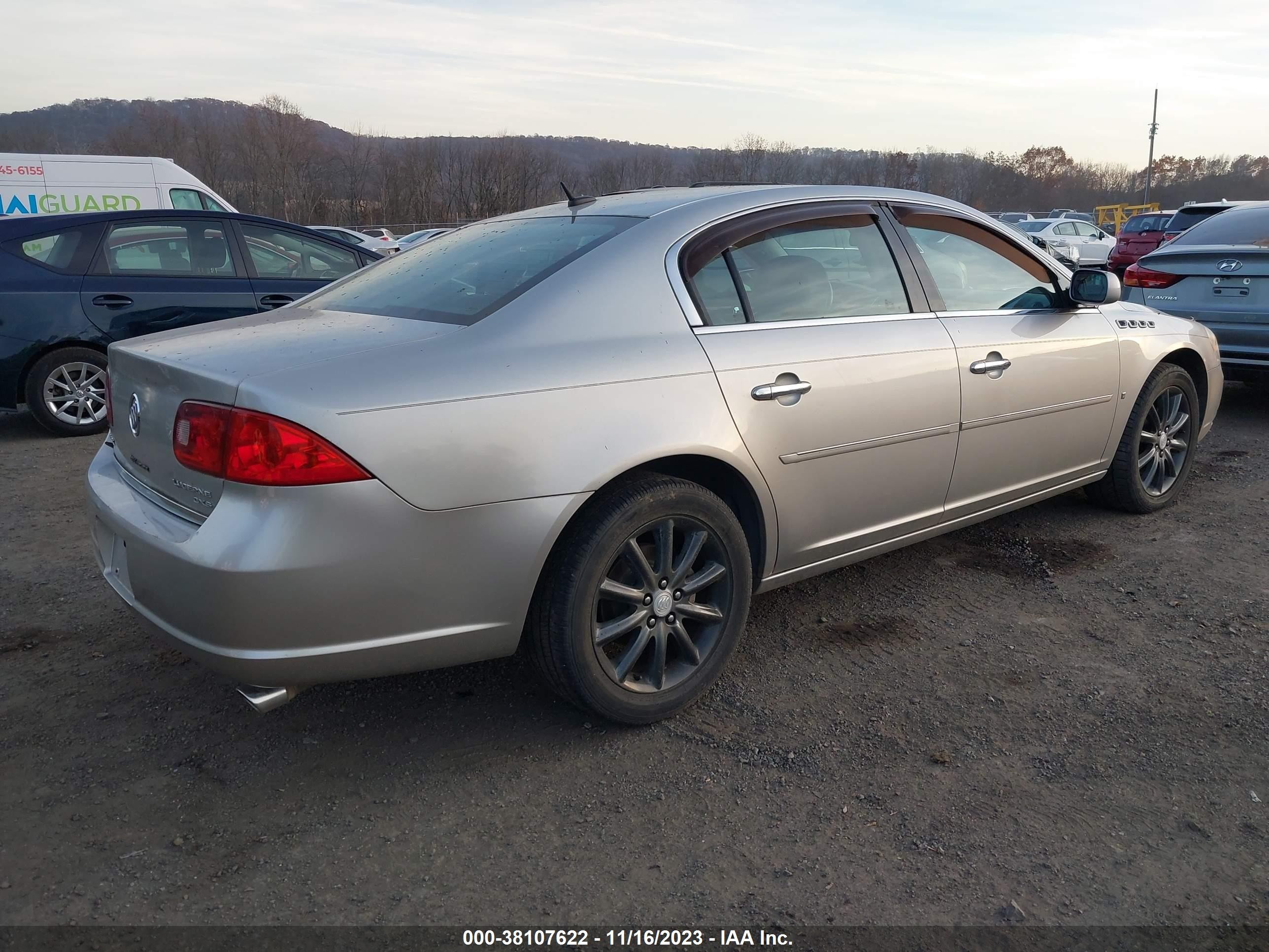 Photo 3 VIN: 1G4HE57Y06U129866 - BUICK LUCERNE 