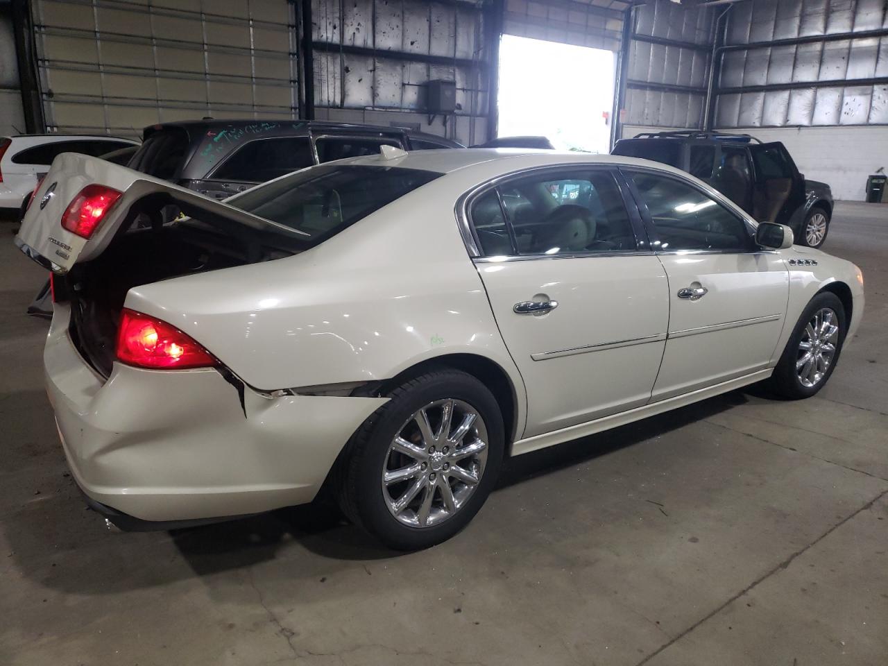 Photo 2 VIN: 1G4HK5ES4BU118127 - BUICK LUCERNE 