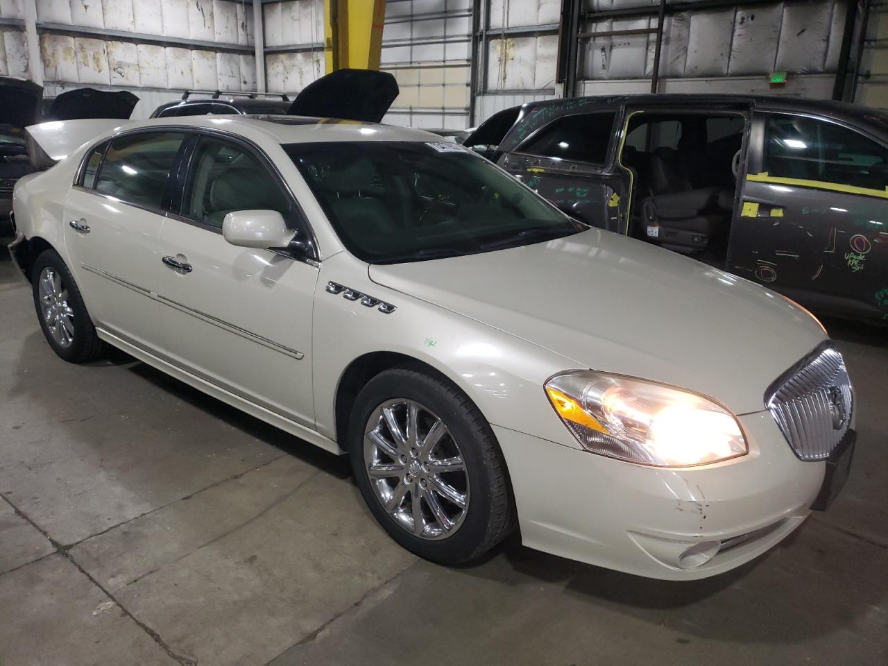 Photo 3 VIN: 1G4HK5ES4BU118127 - BUICK LUCERNE 