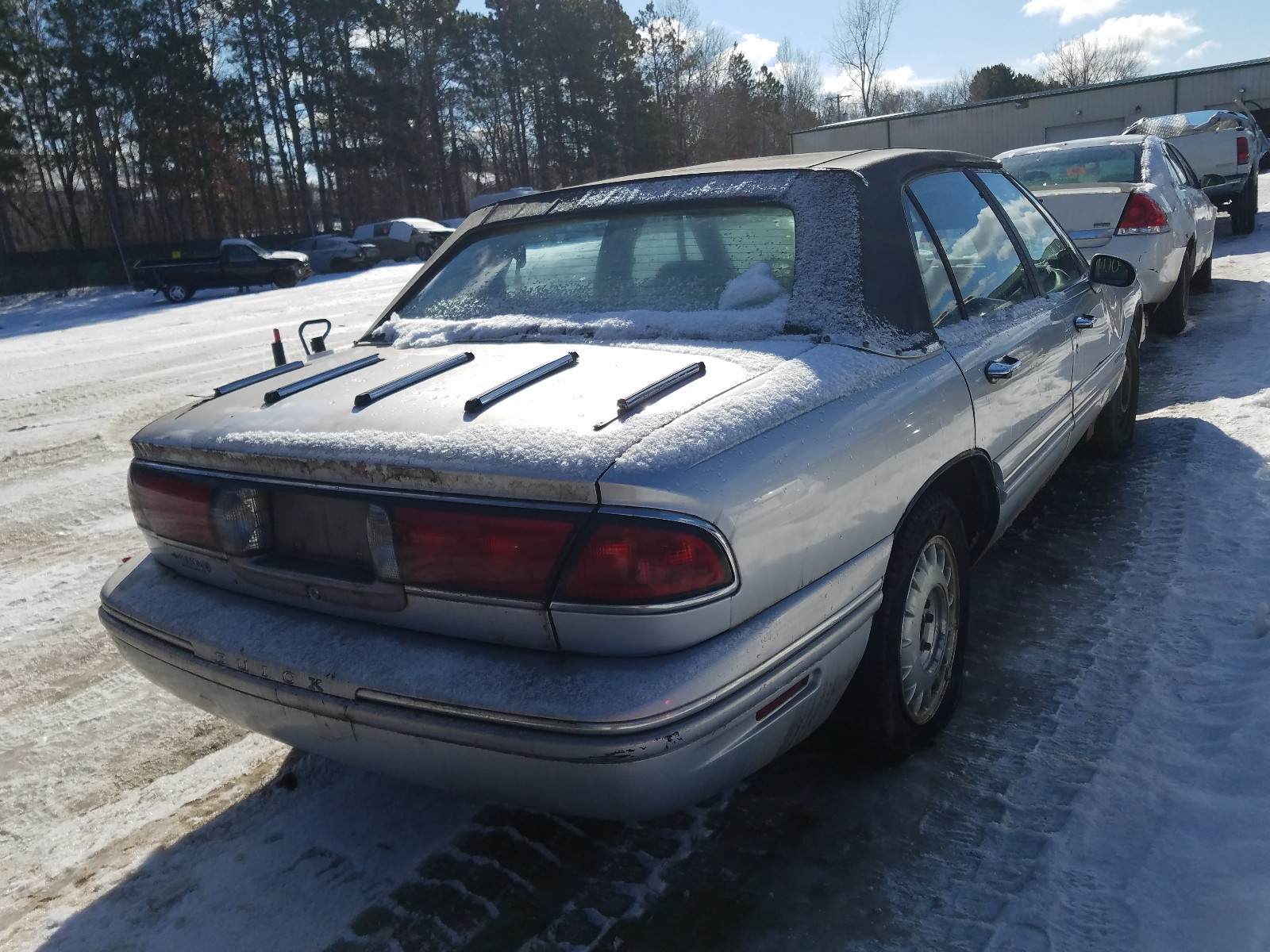 Photo 3 VIN: 1G4HP52K2XH411398 - BUICK LESABRE CU 