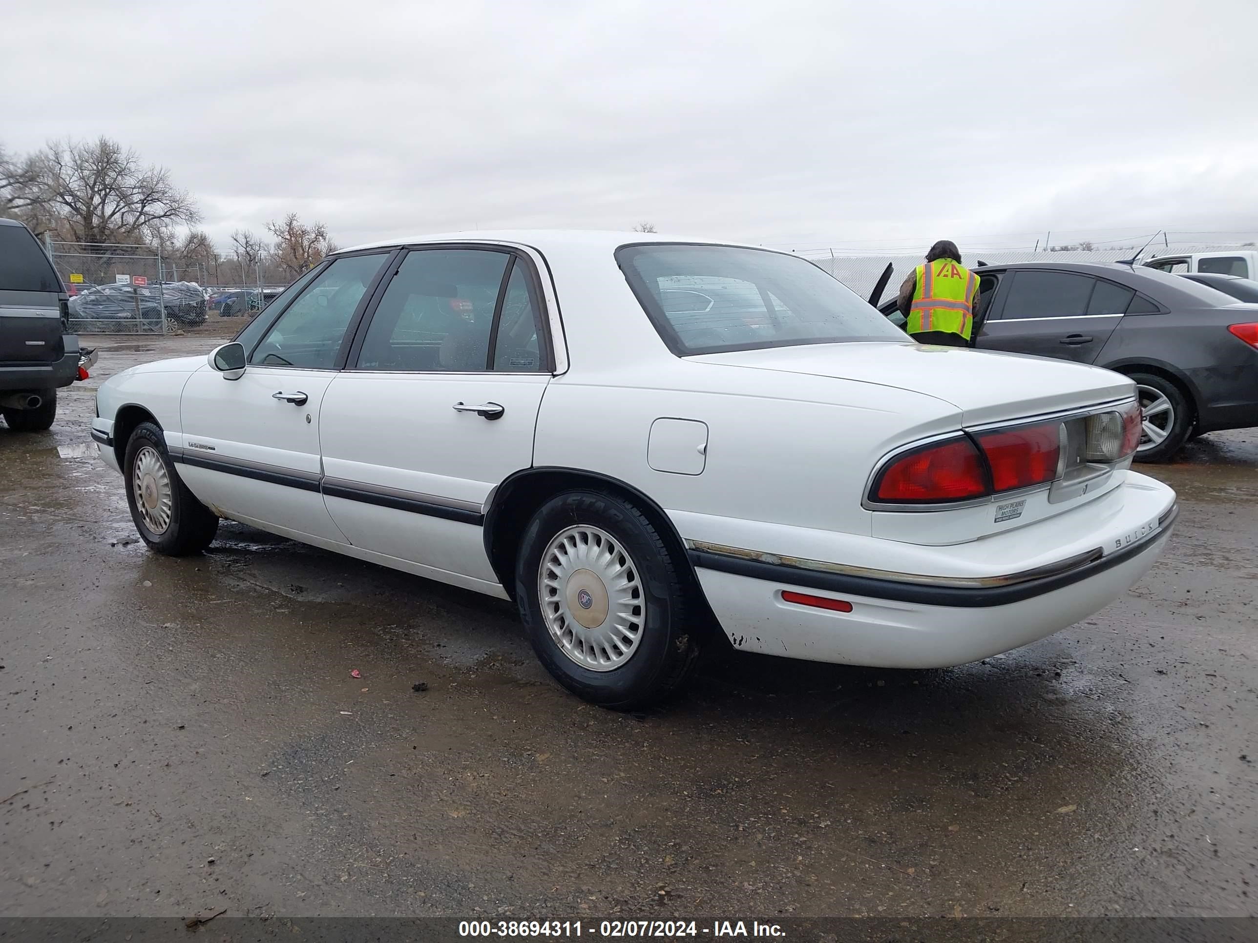 Photo 2 VIN: 1G4HP52K7WH542910 - BUICK LESABRE 