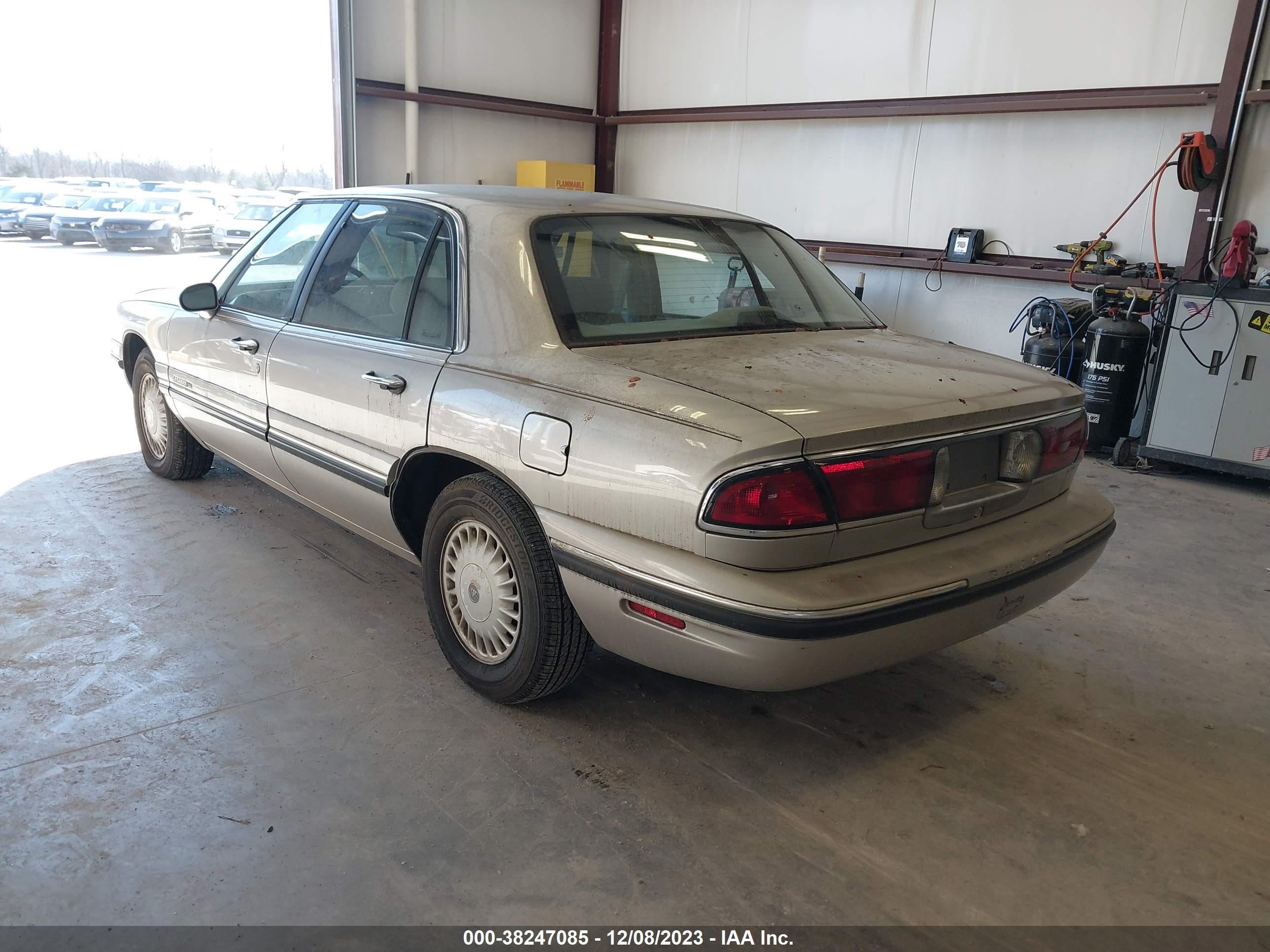 Photo 2 VIN: 1G4HP52K8WH444534 - BUICK LESABRE 