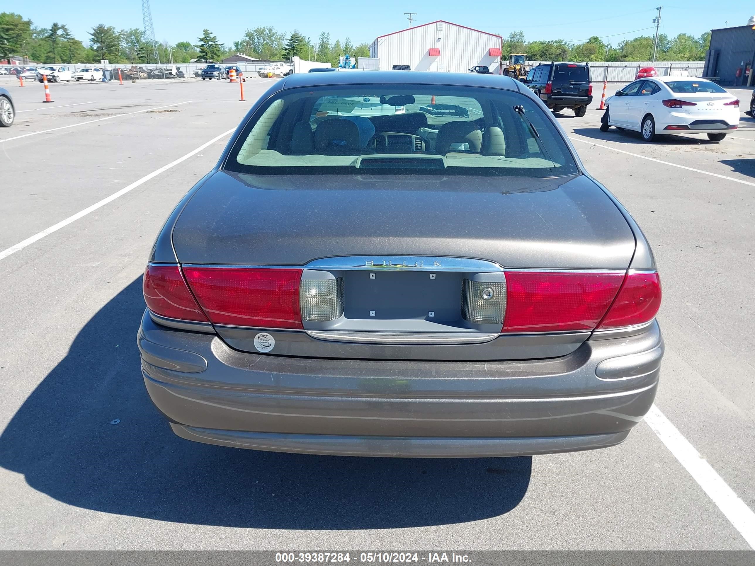 Photo 15 VIN: 1G4HP54K02U208877 - BUICK LESABRE 