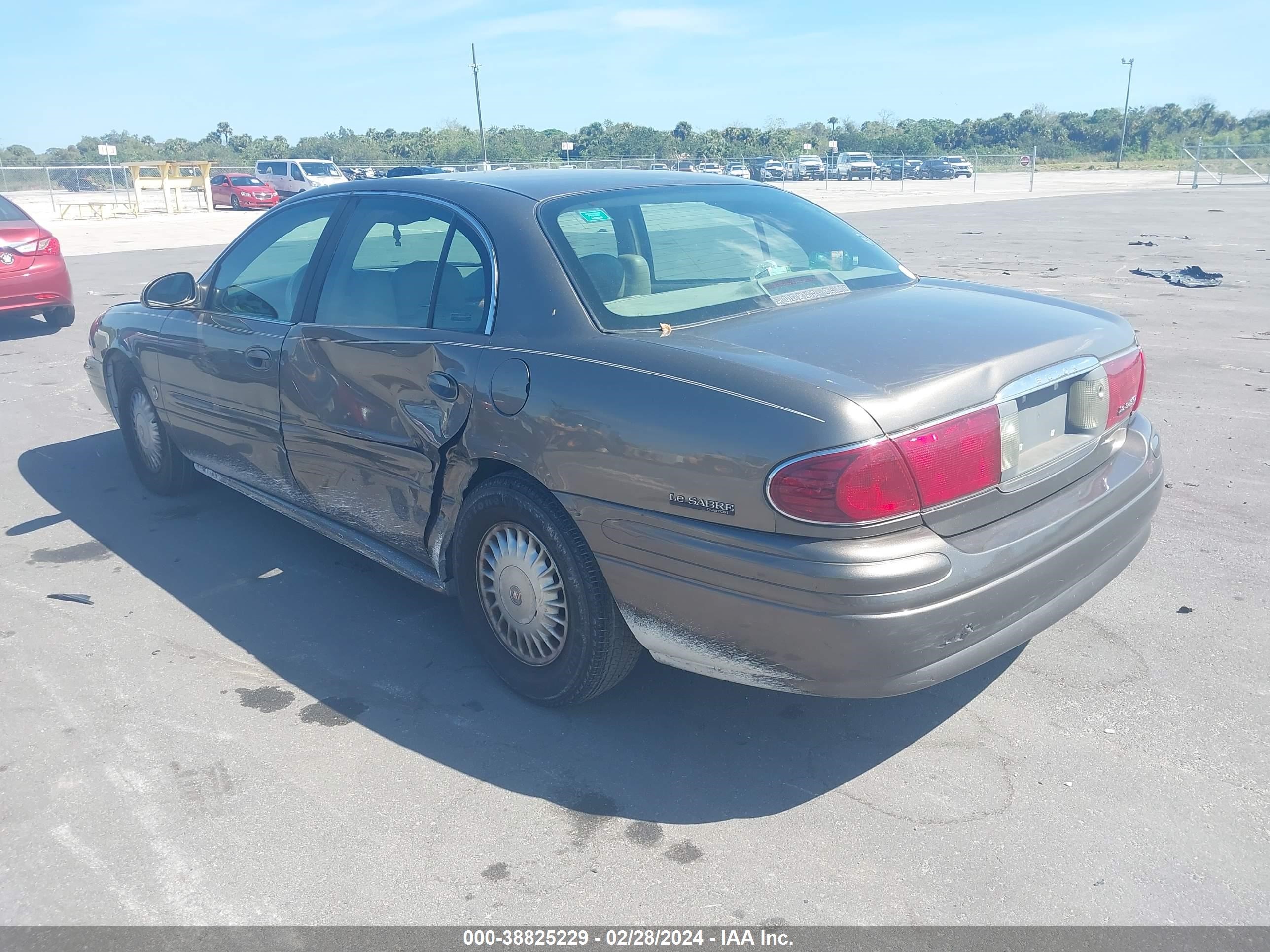 Photo 2 VIN: 1G4HP54K9YU261330 - BUICK LESABRE 