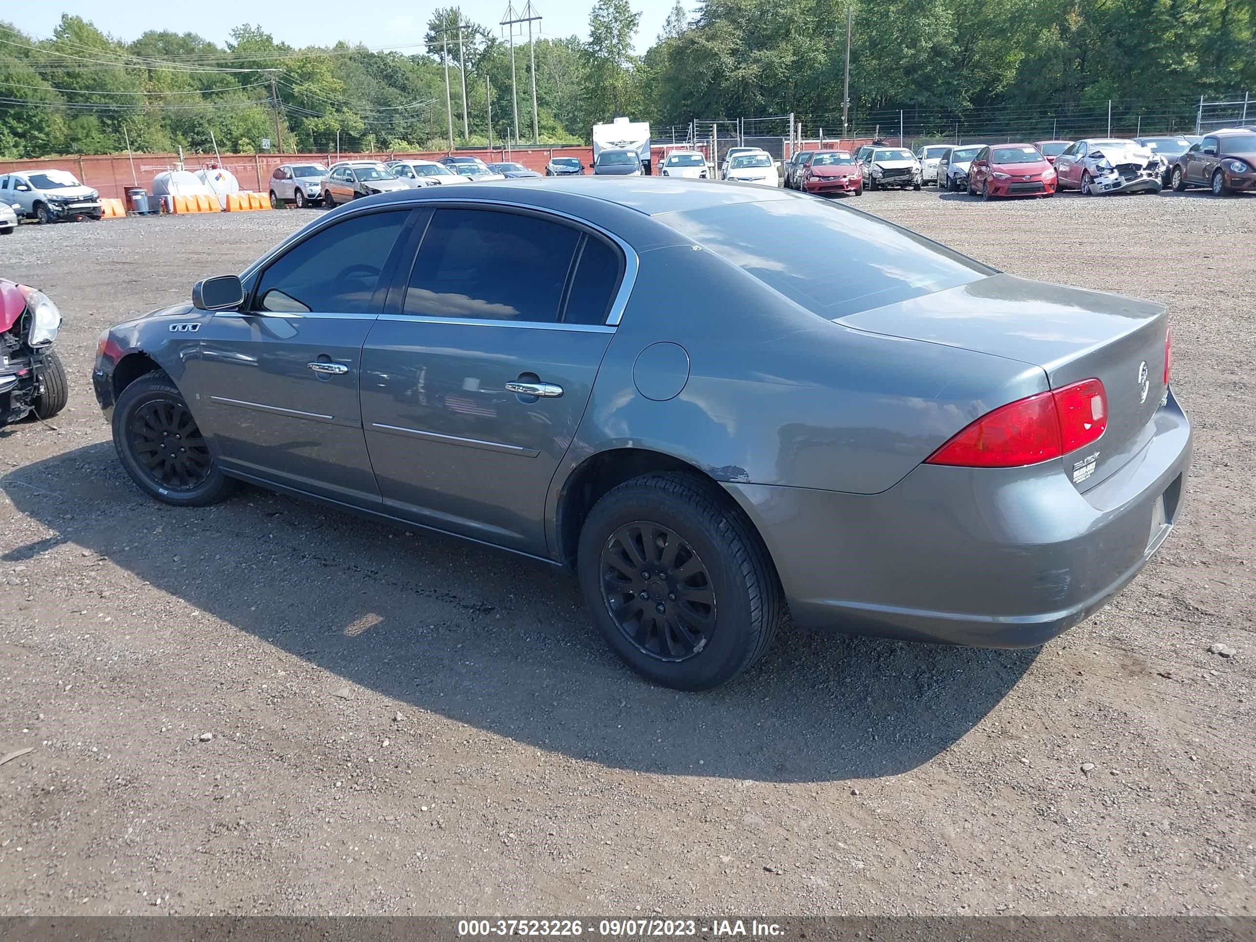 Photo 2 VIN: 1G4HP57228U151151 - BUICK LUCERNE 