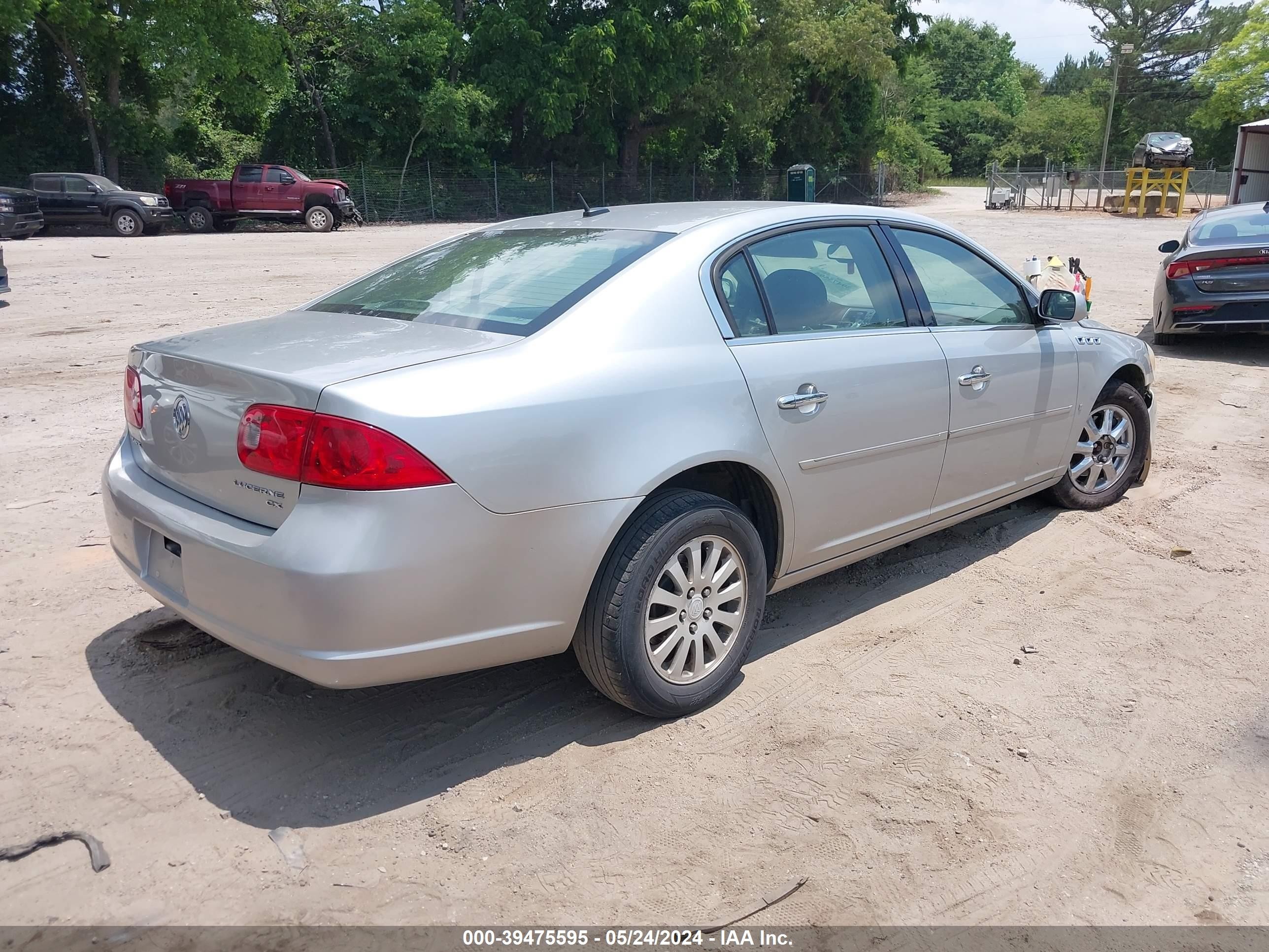 Photo 3 VIN: 1G4HP57238U126811 - BUICK LUCERNE 