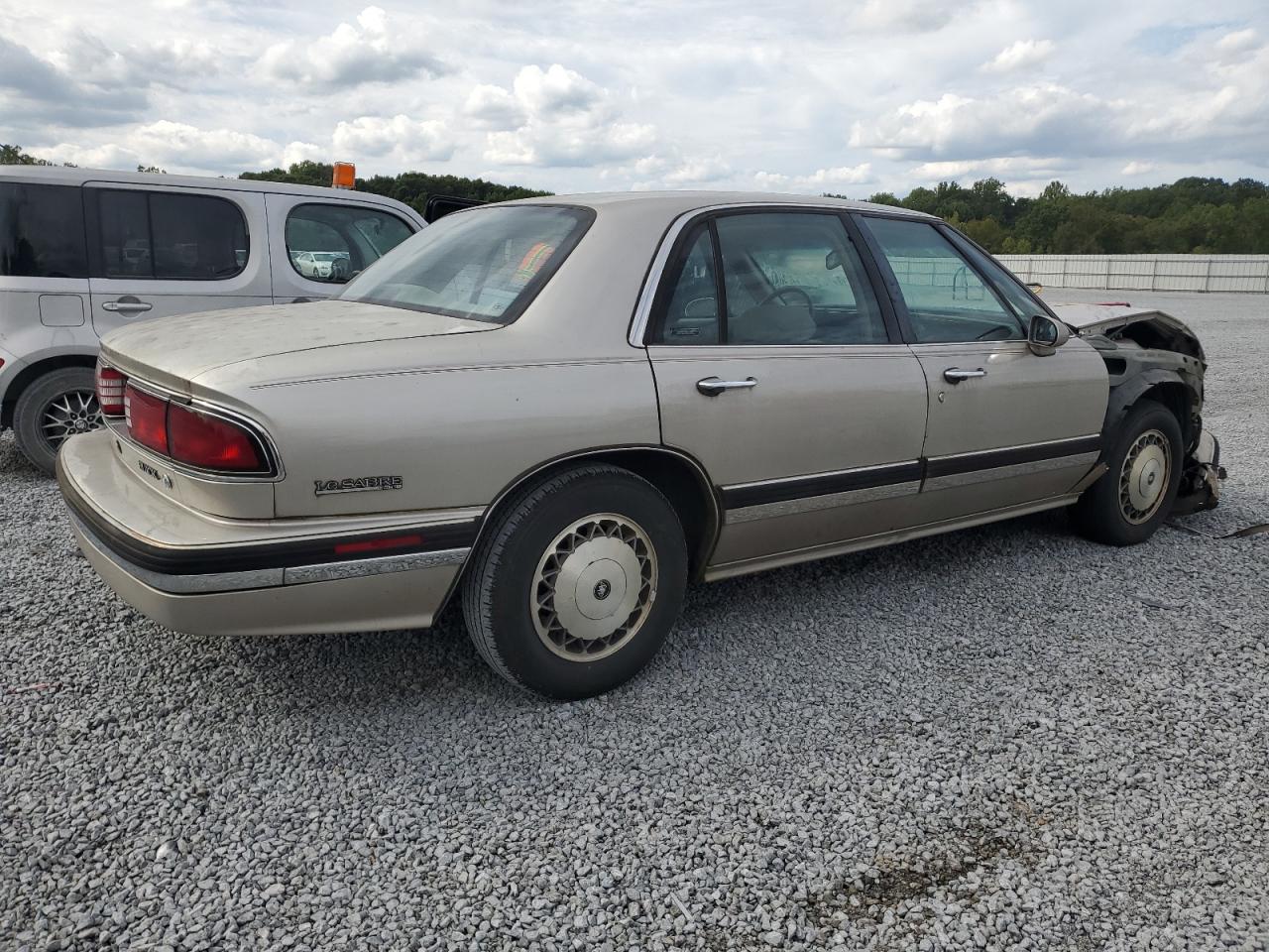 Photo 2 VIN: 1G4HR52K1TH404348 - BUICK LESABRE 