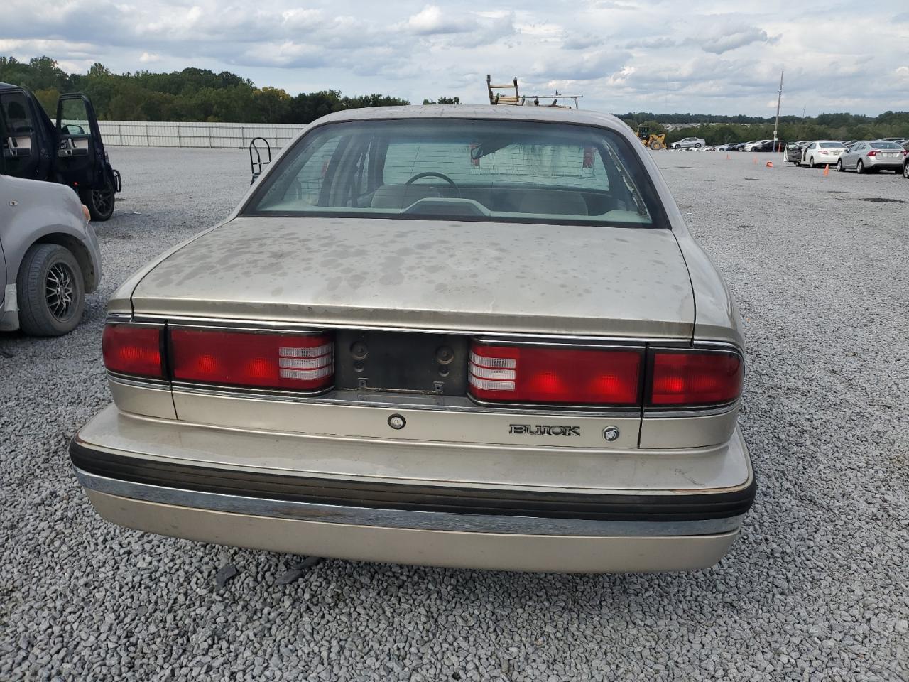 Photo 5 VIN: 1G4HR52K1TH404348 - BUICK LESABRE 