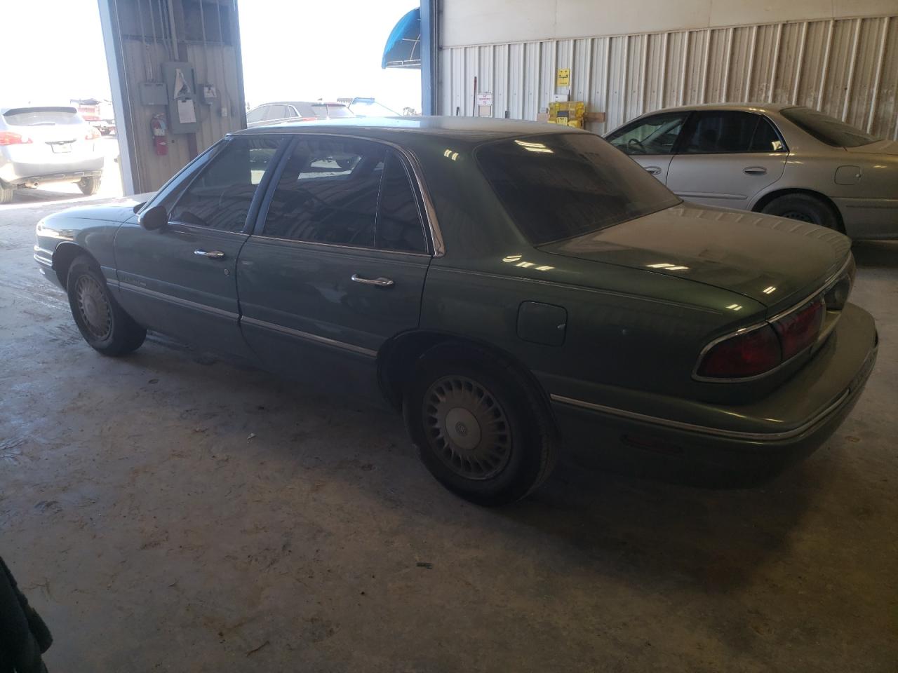 Photo 1 VIN: 1G4HR52K2XH475094 - BUICK LESABRE 